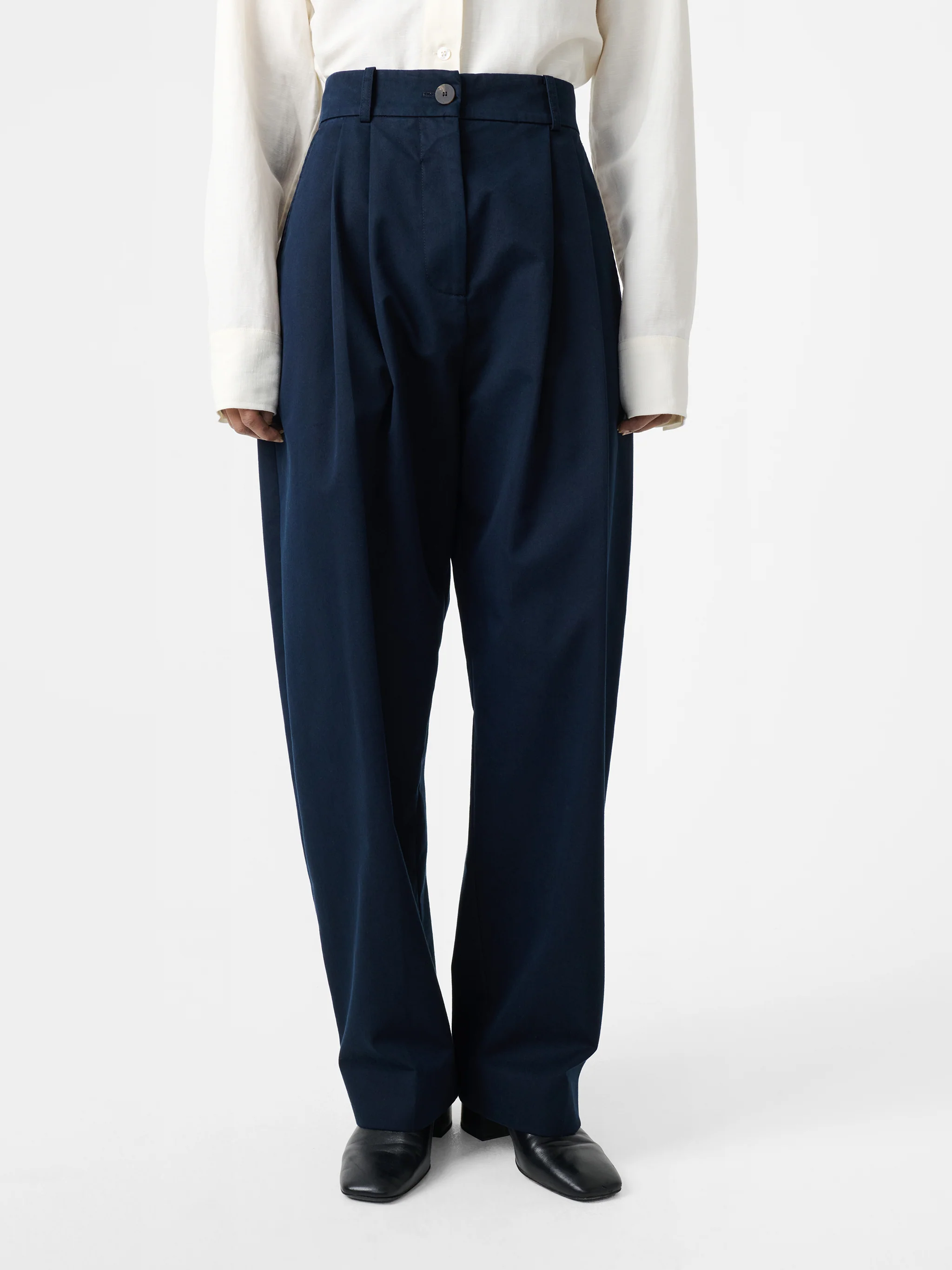 Acuna Pant in Darkest Navy - Image 4