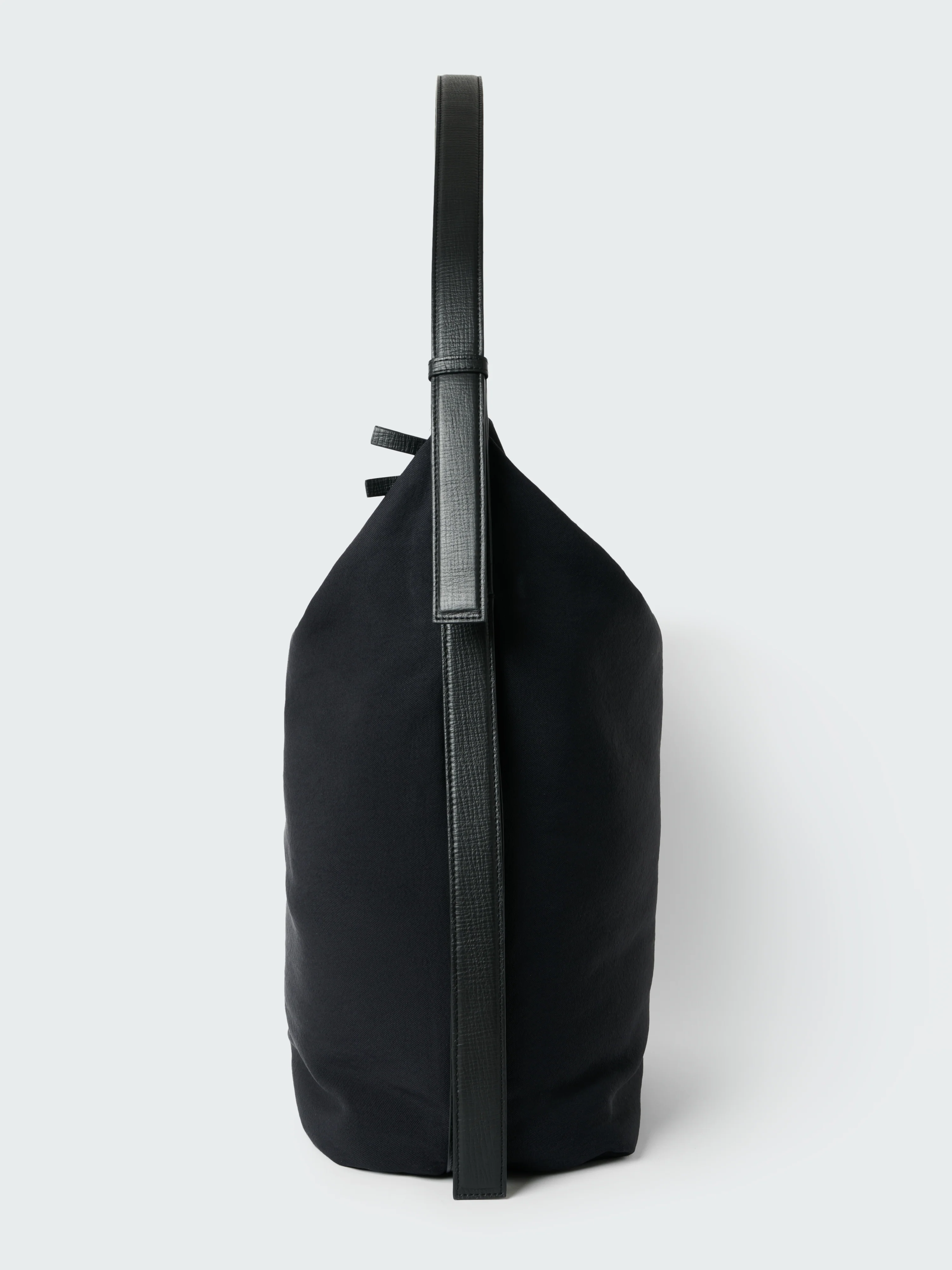 Airport Bag Medium in Black - Image 3