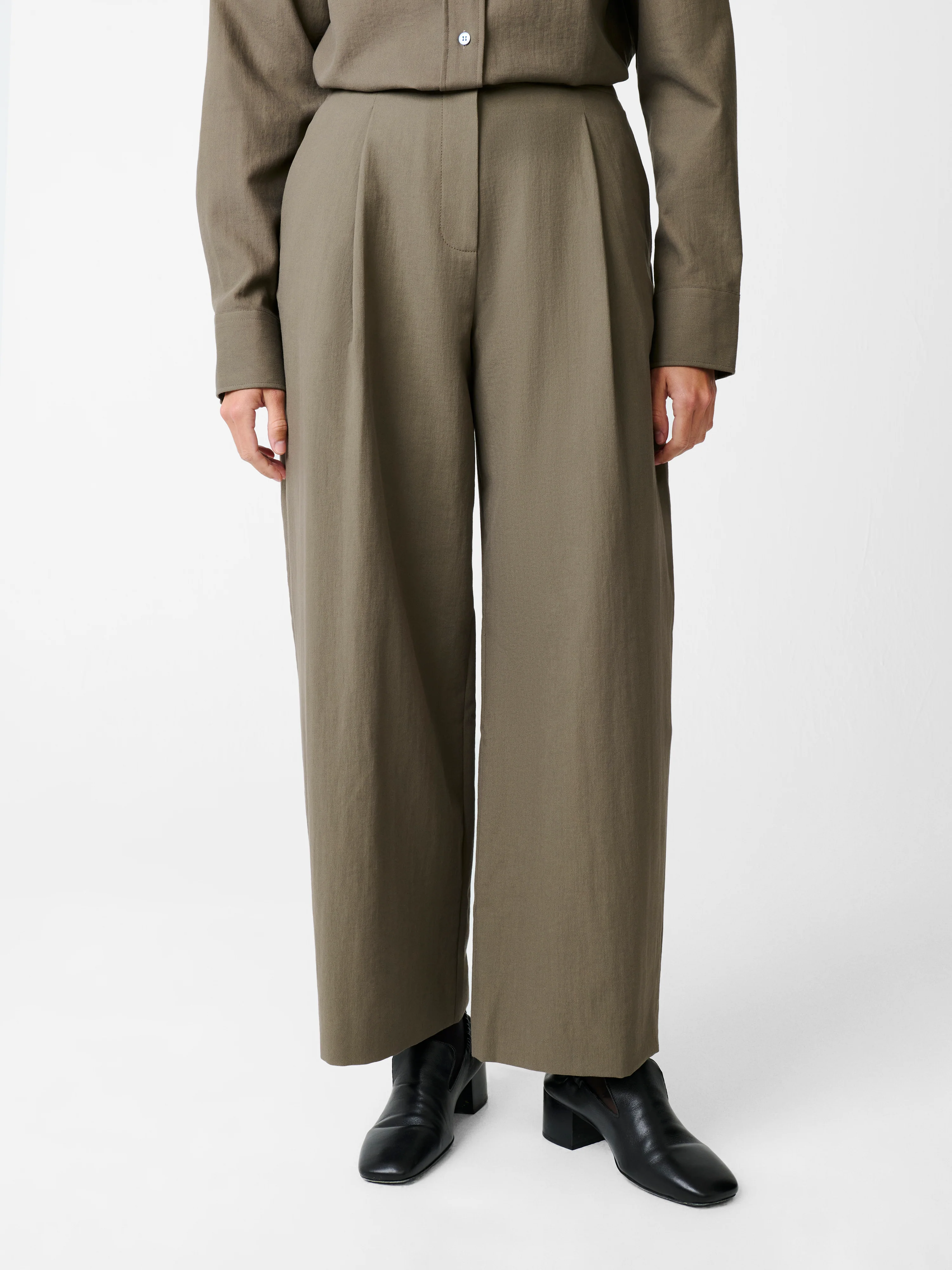 Ansell Pant in Fossil - Image 7