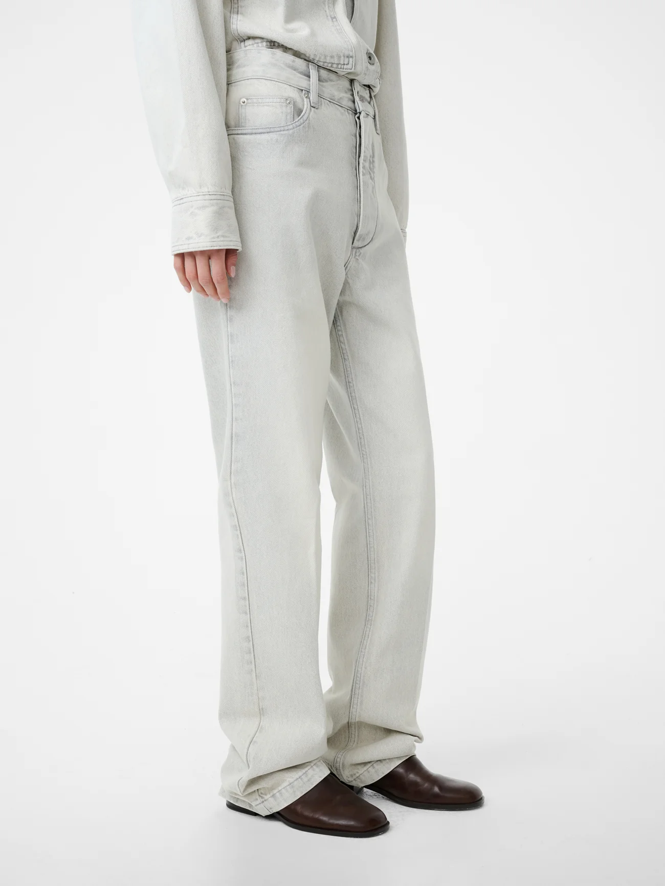 Barra Straight Leg Denim Pant in Pumice - Image 4
