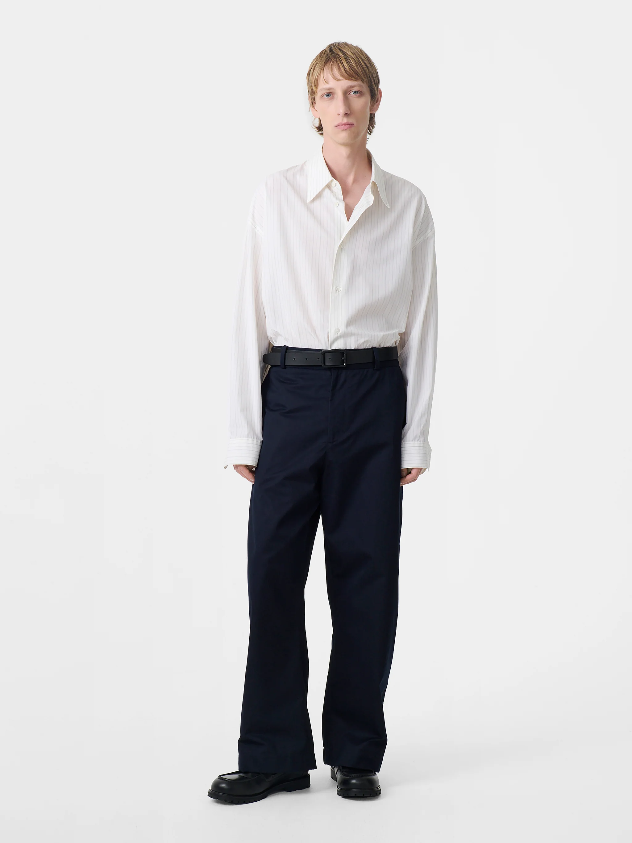 Bosworth Twill Pant in Darkest Navy - Image 2