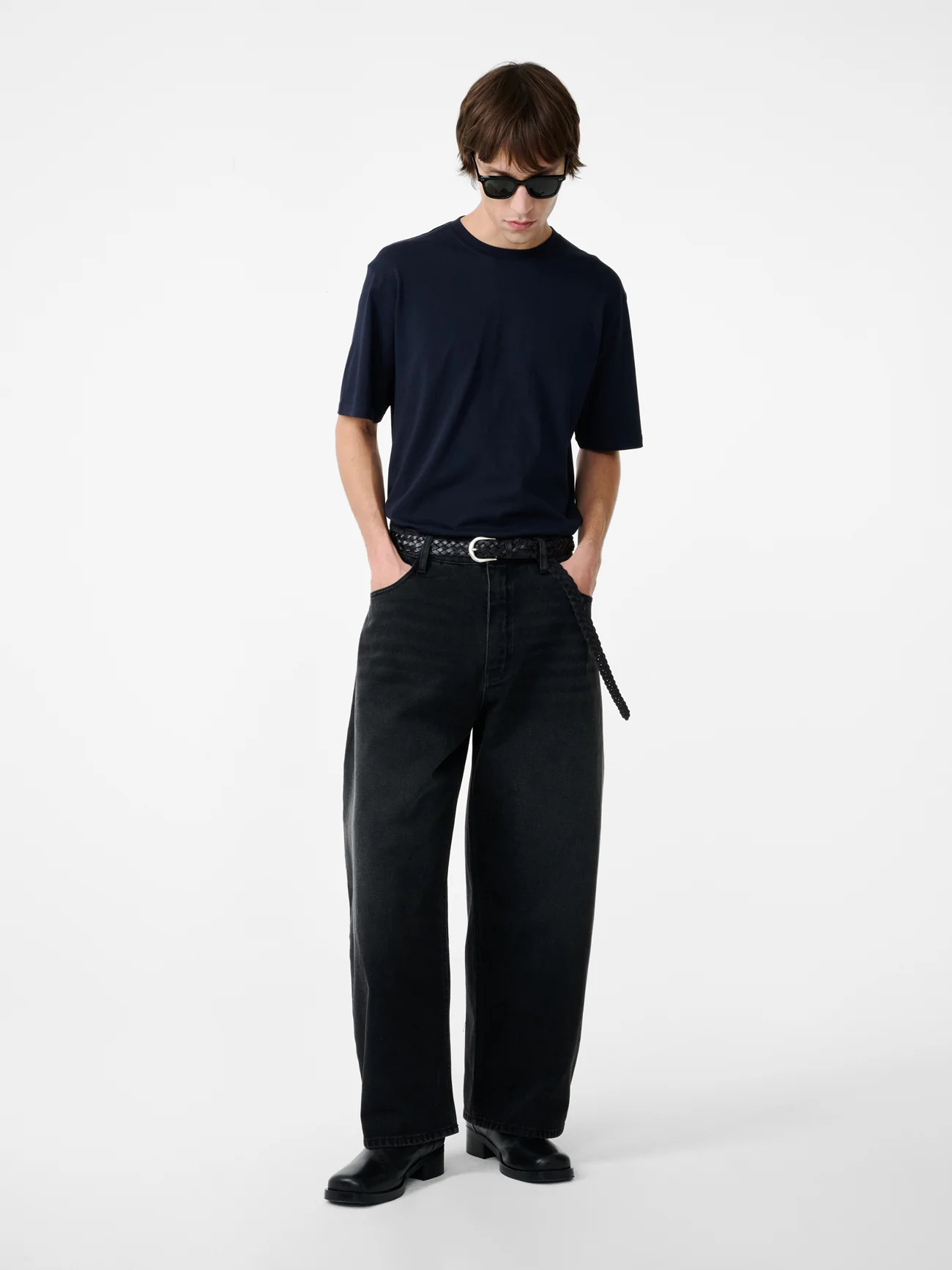 Bric T-Shirt in Darkest Navy - Image 2