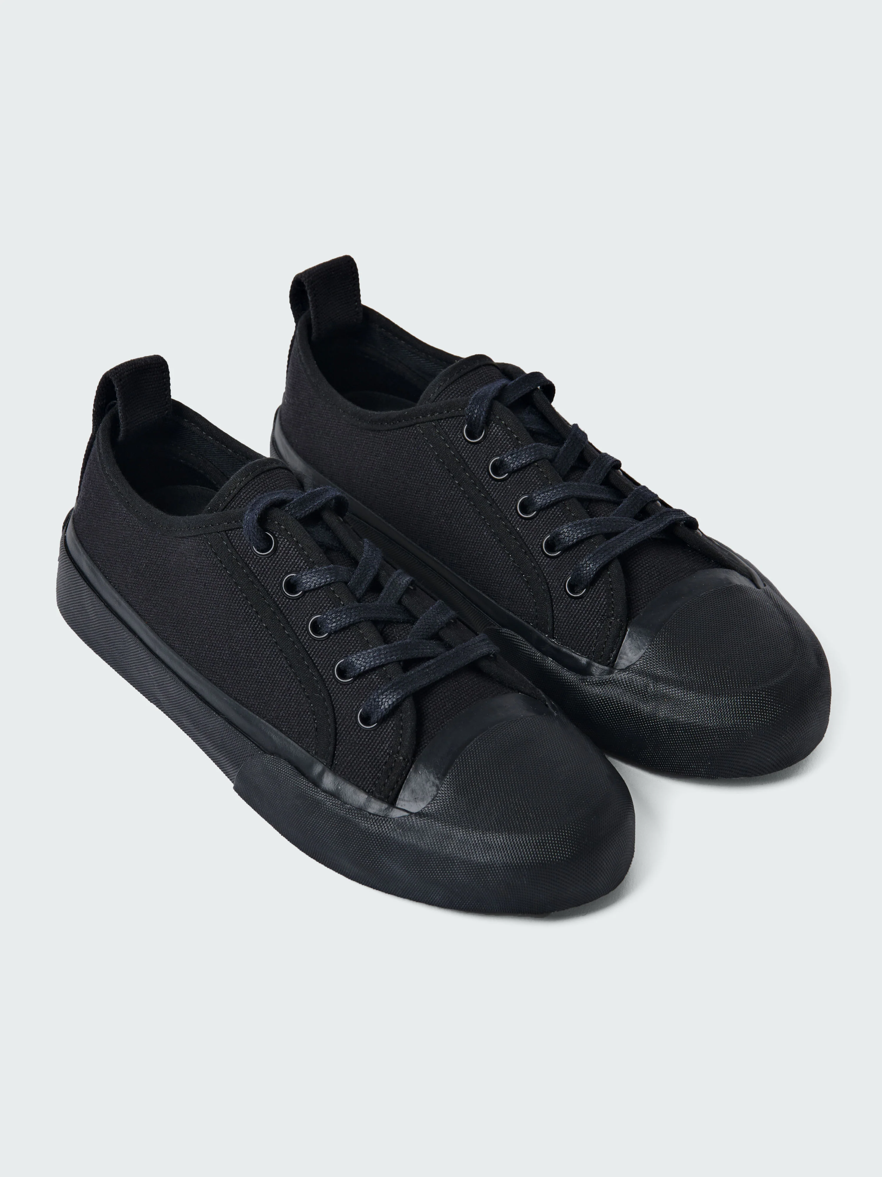 Byrd Canvas Shoe in Darkest Navy - Image 4