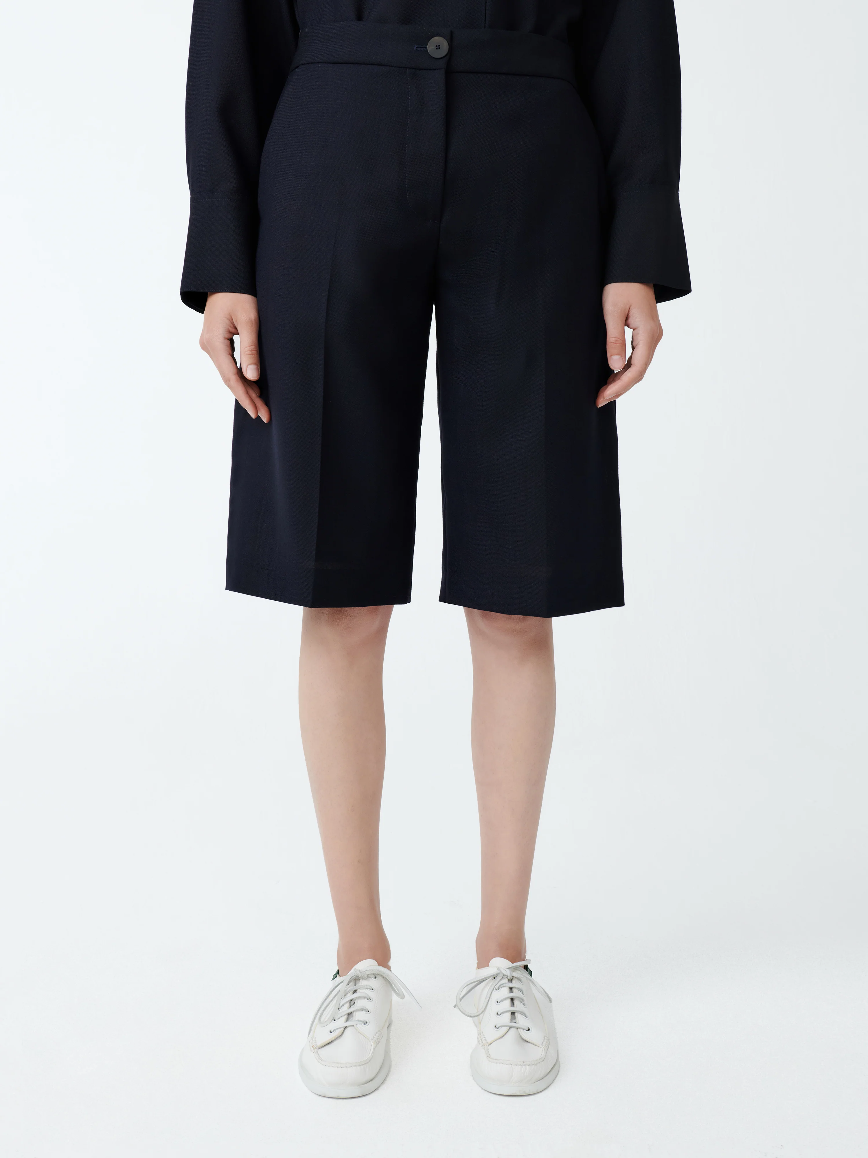 Cabra Tropical Wool Short in Darkest Navy - Image 4