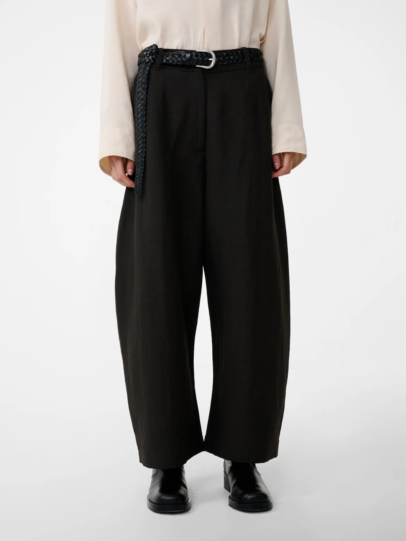 Chalco Linen Pant in Black Grape - Image 5