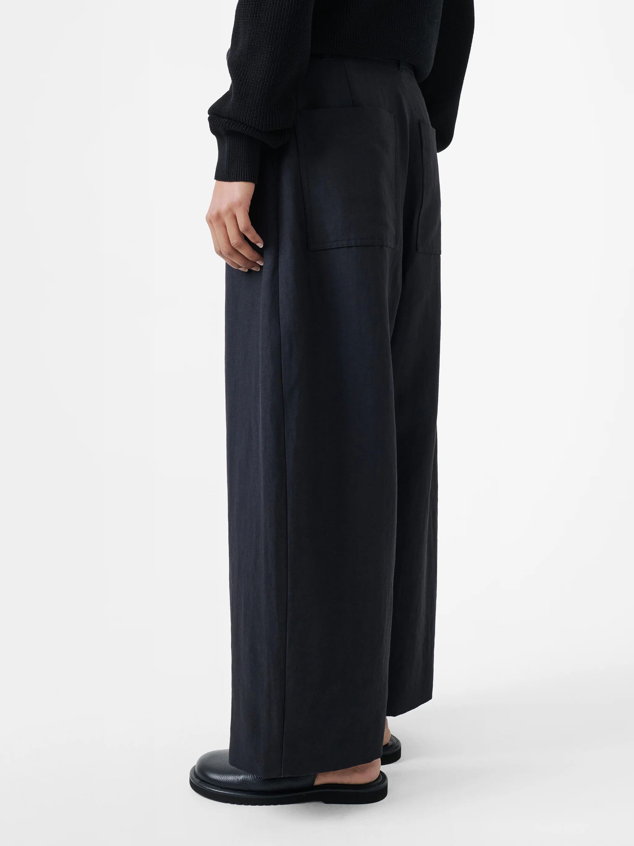 Chalco Linen Blend Pant in Darkest Navy - Image 5