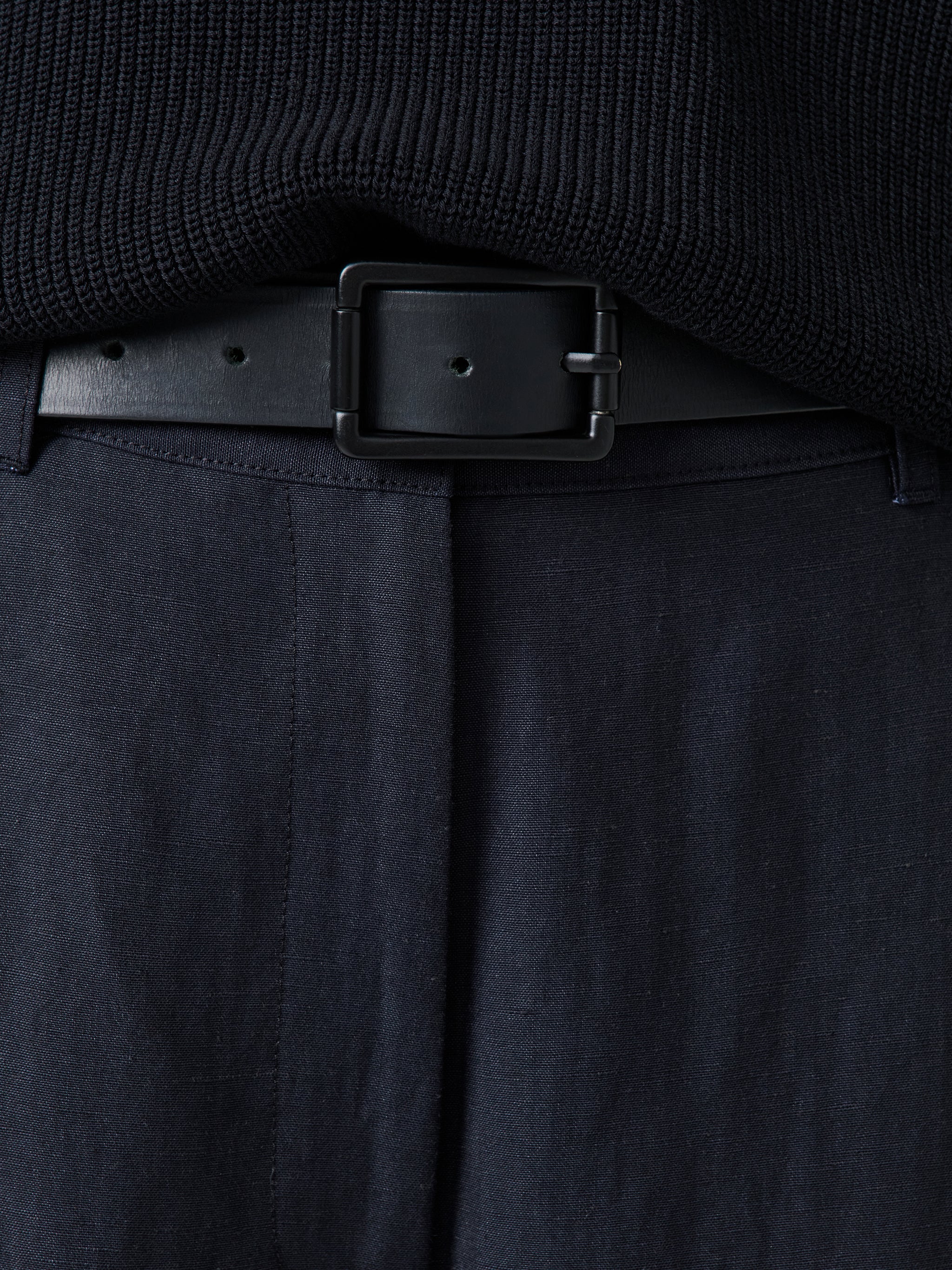 Chalco Linen Blend Pant in Darkest Navy - Image 6
