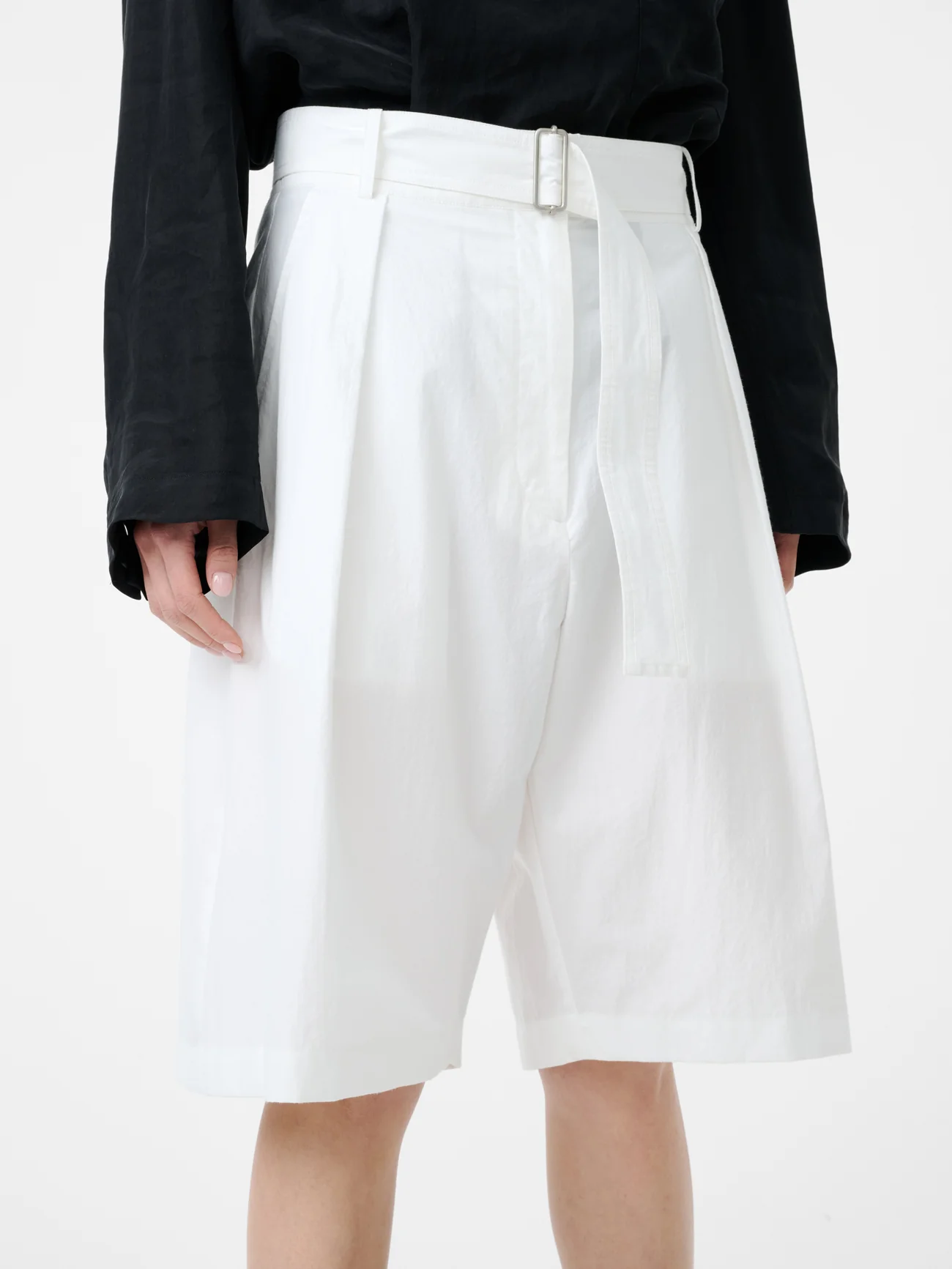 Creon Short in Optic White - Image 5