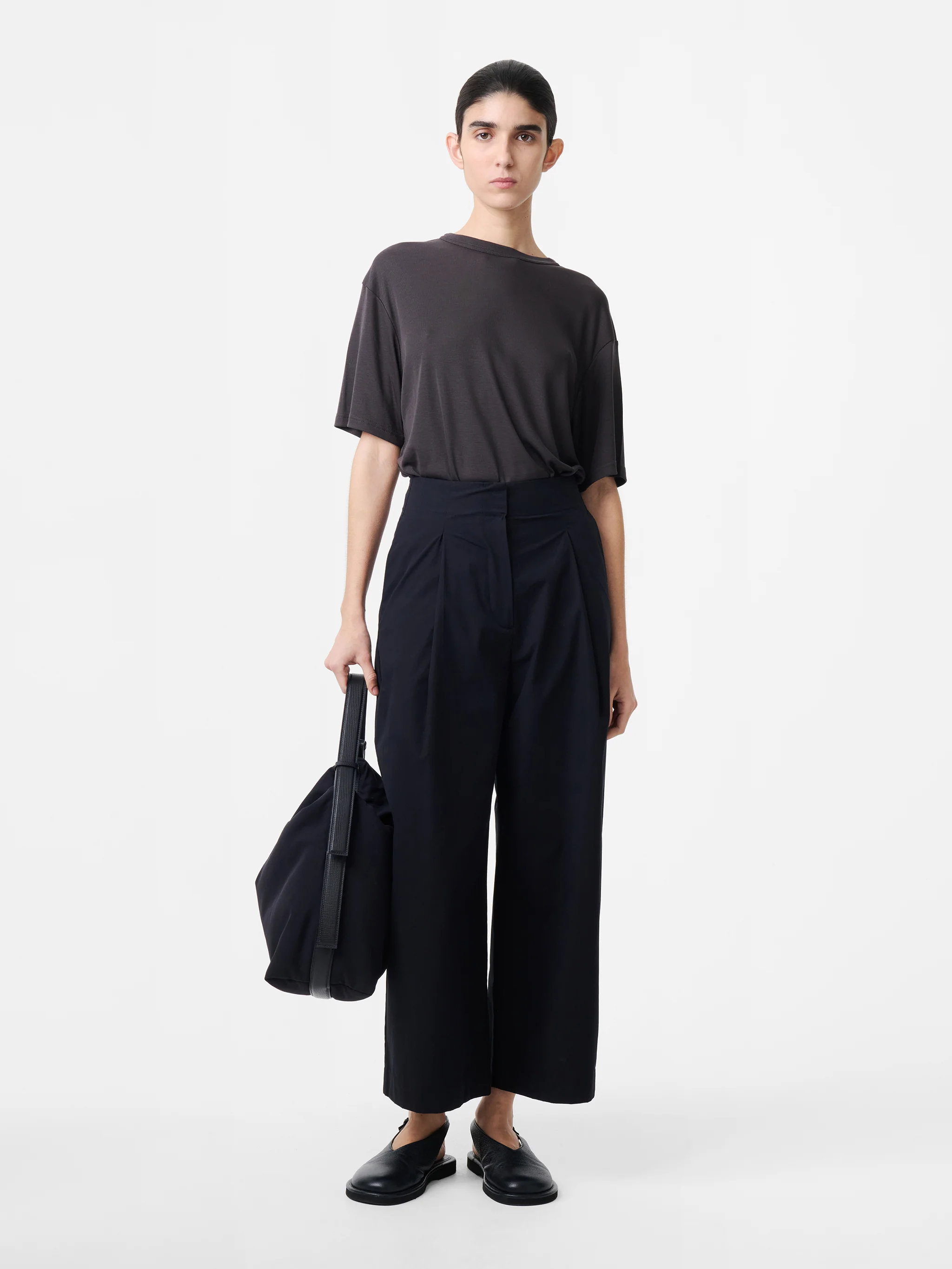Dordoni Pant in Darkest Navy - Image 2