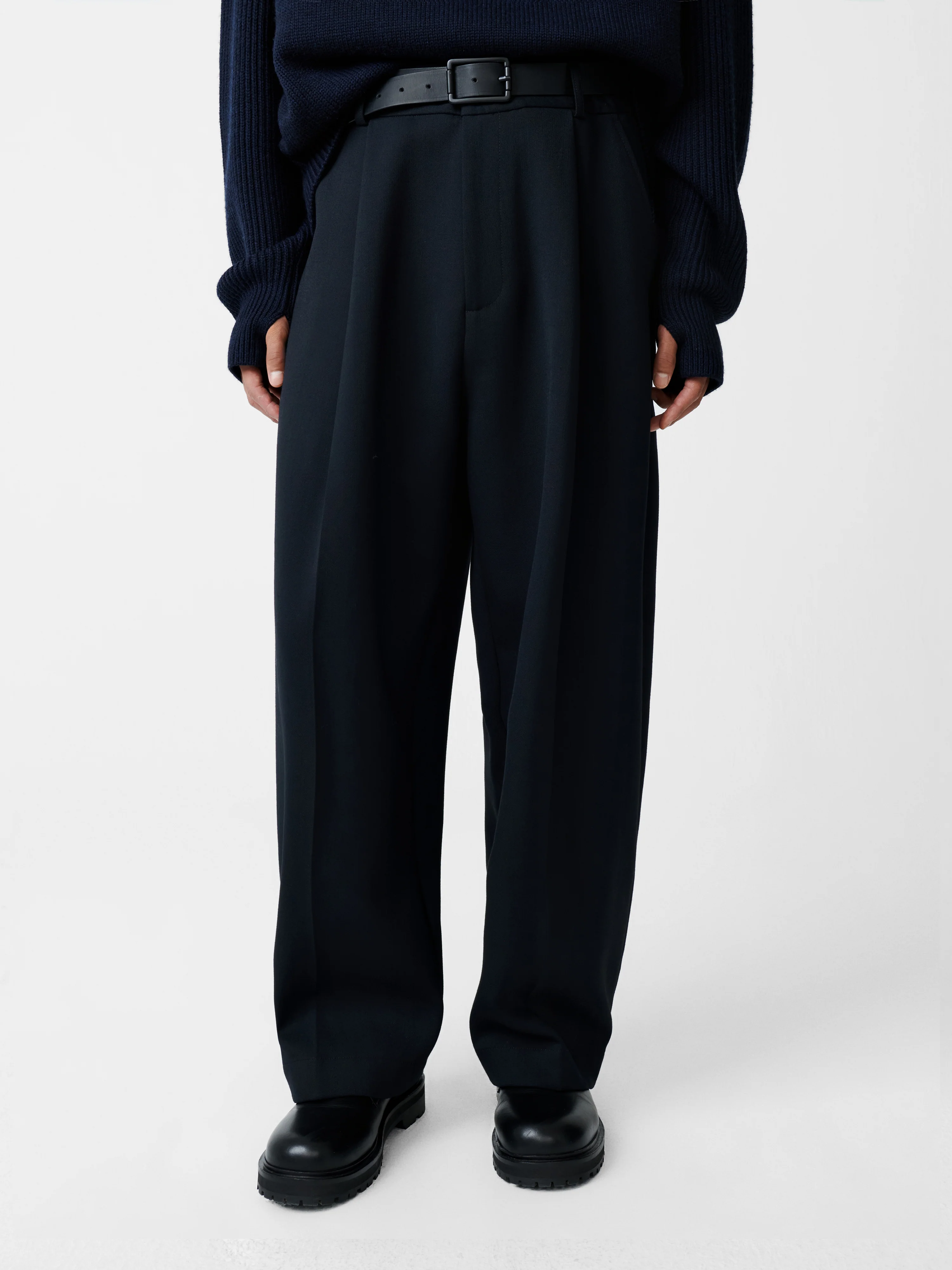 Ellis Pant in Darkest Navy - Image 4