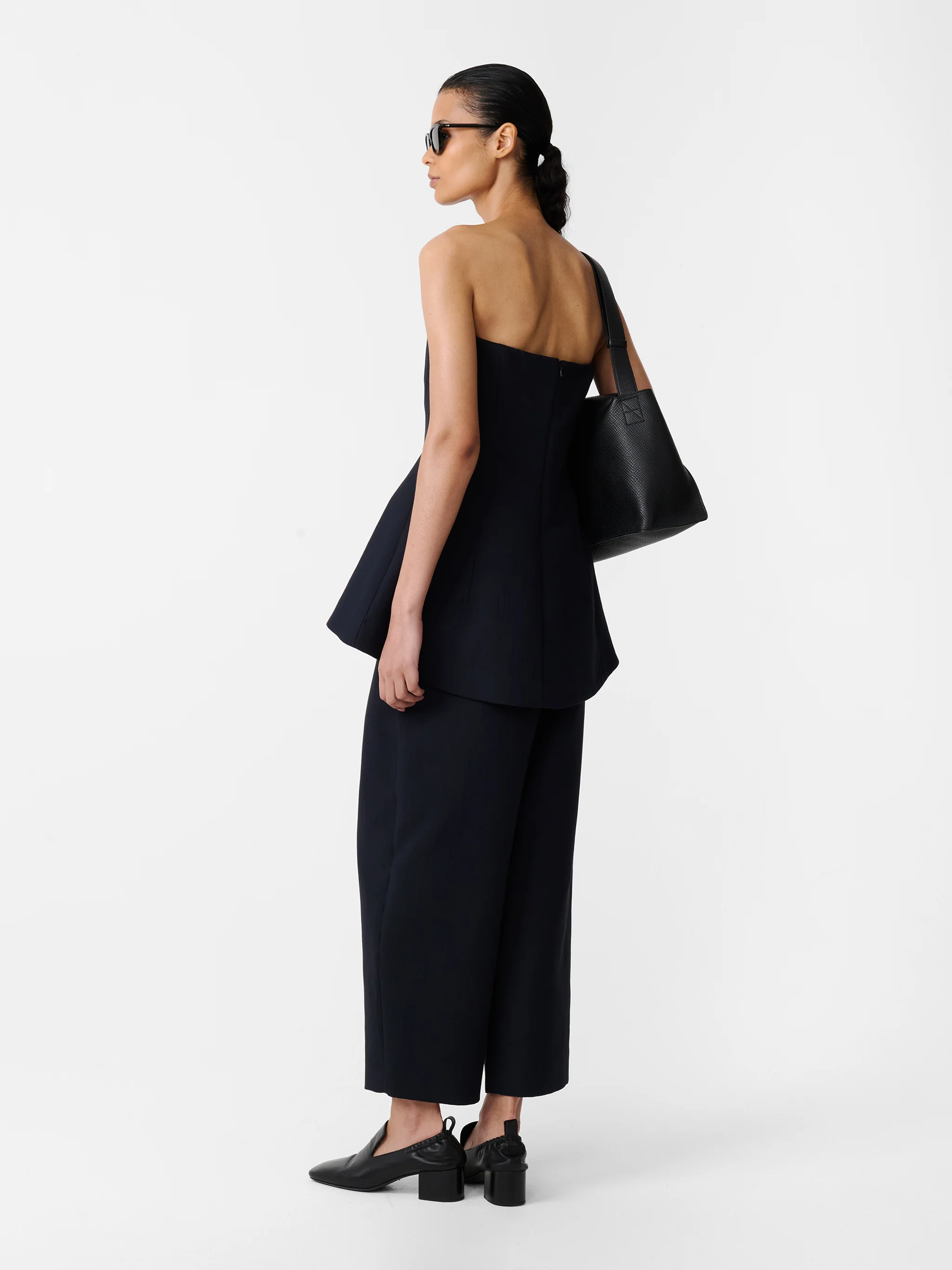 Fellini Pant in Darkest Navy - Image 3
