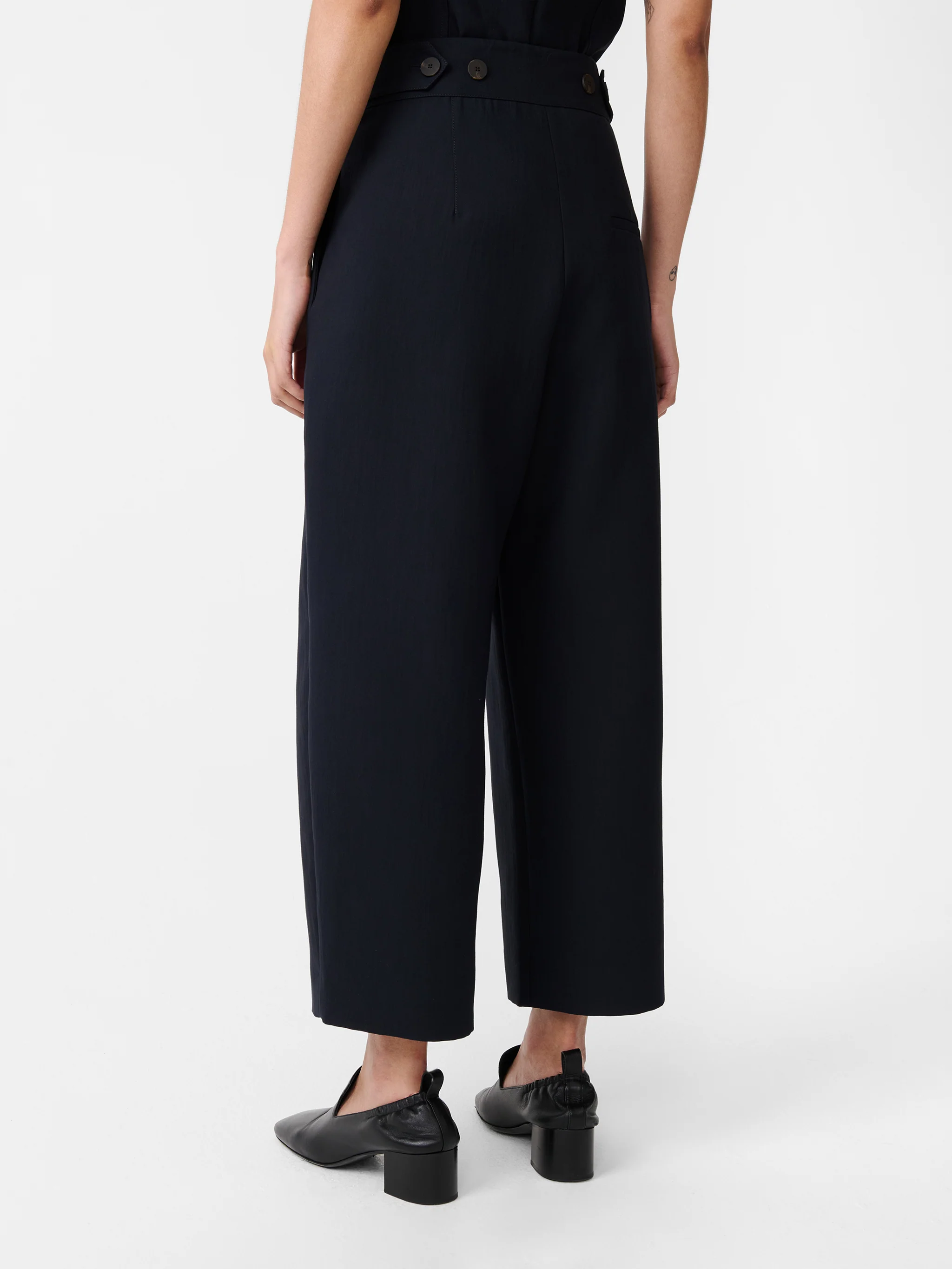 Fellini Pant in Darkest Navy - Image 5