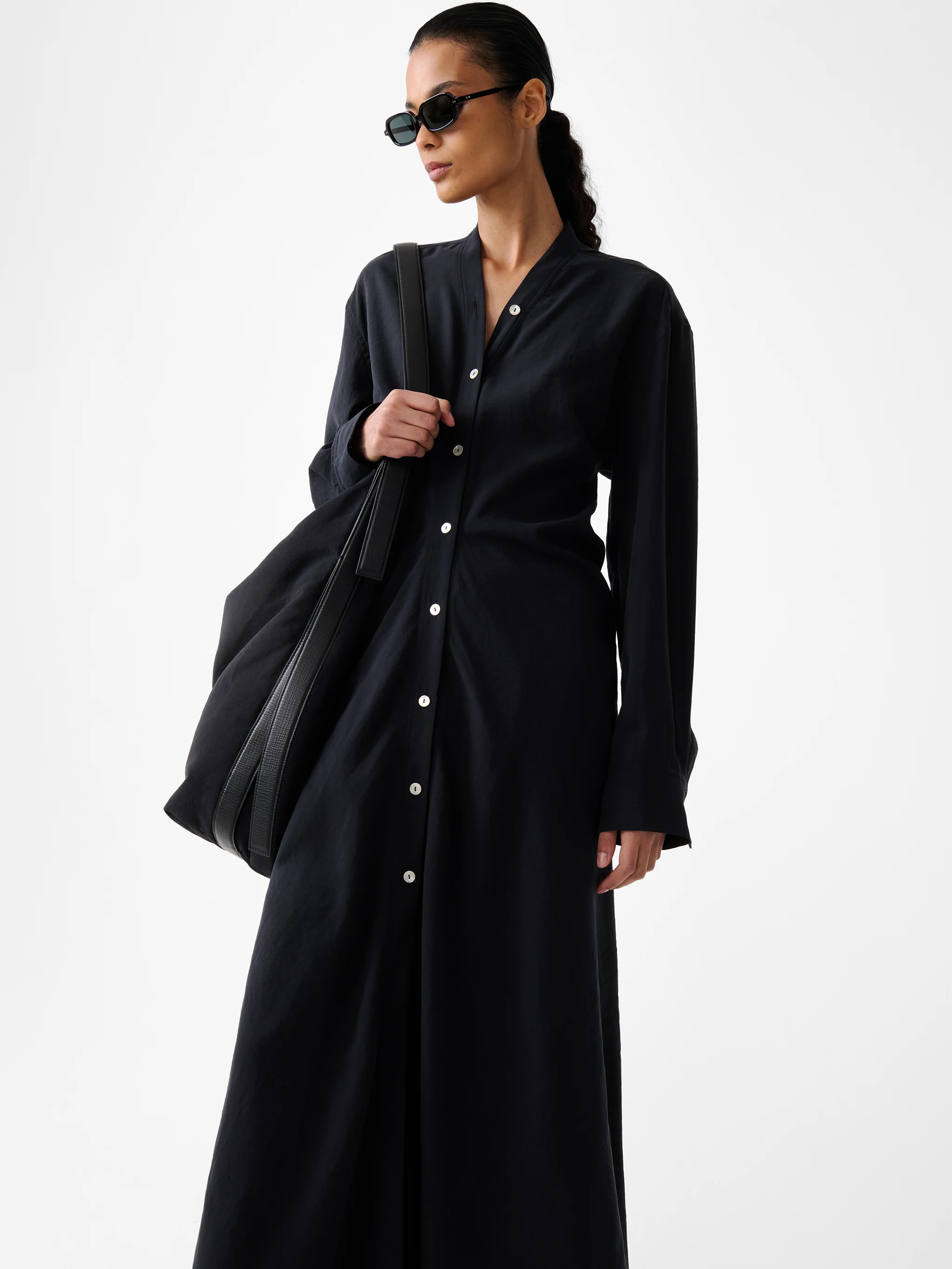 Fiore Dress in Darkest Navy - Image 2