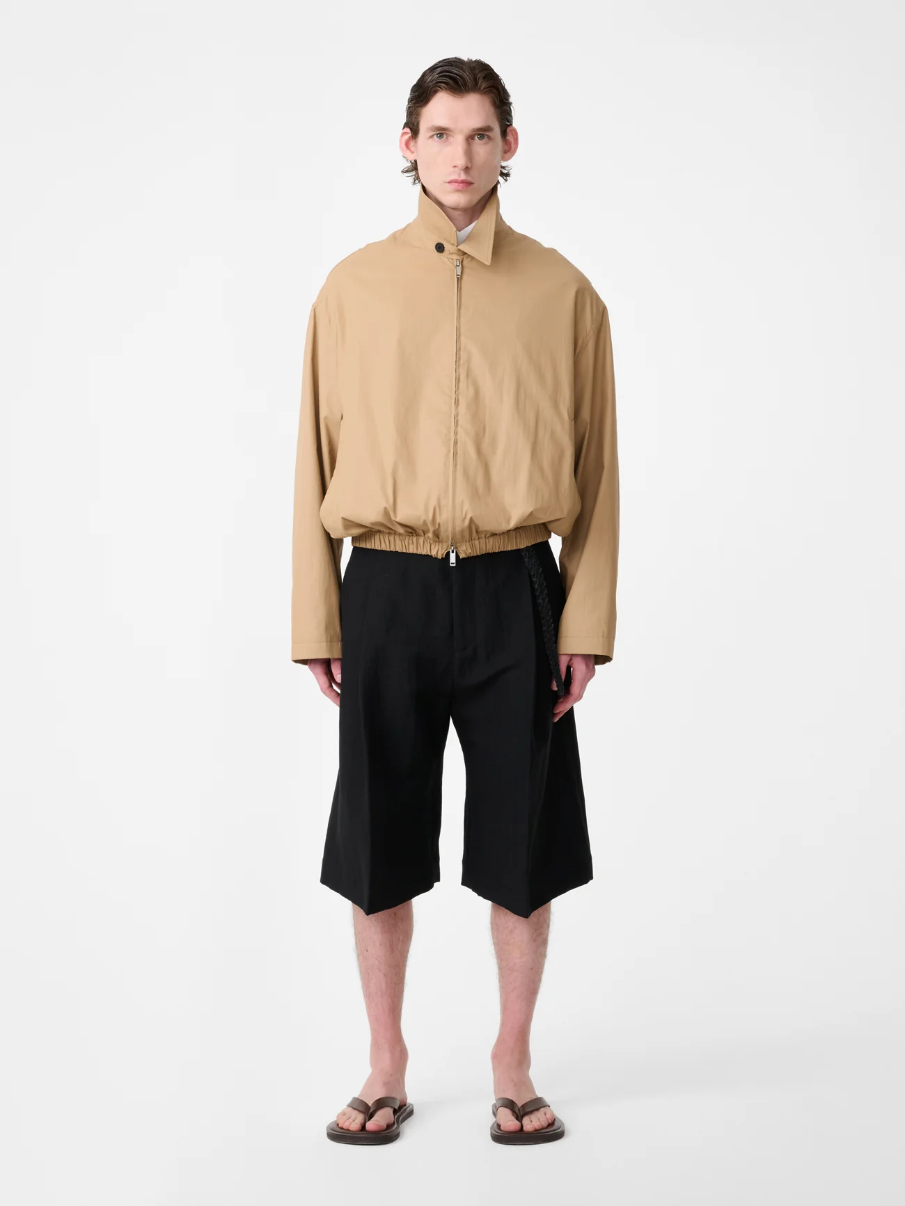 Fowld Linen Short in Black - Image 2