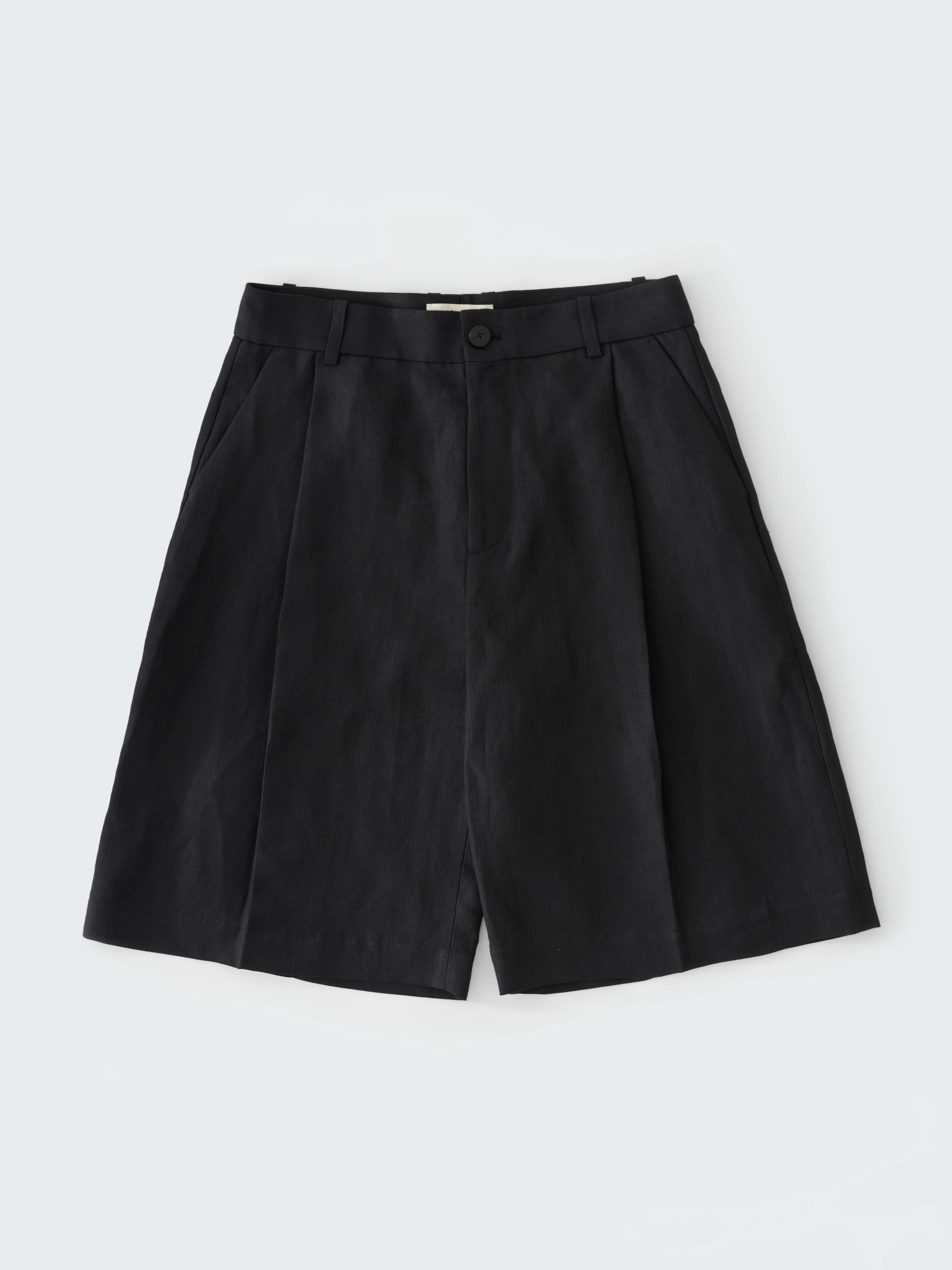 Fowld Linen Short in Darkest Navy - Image 8