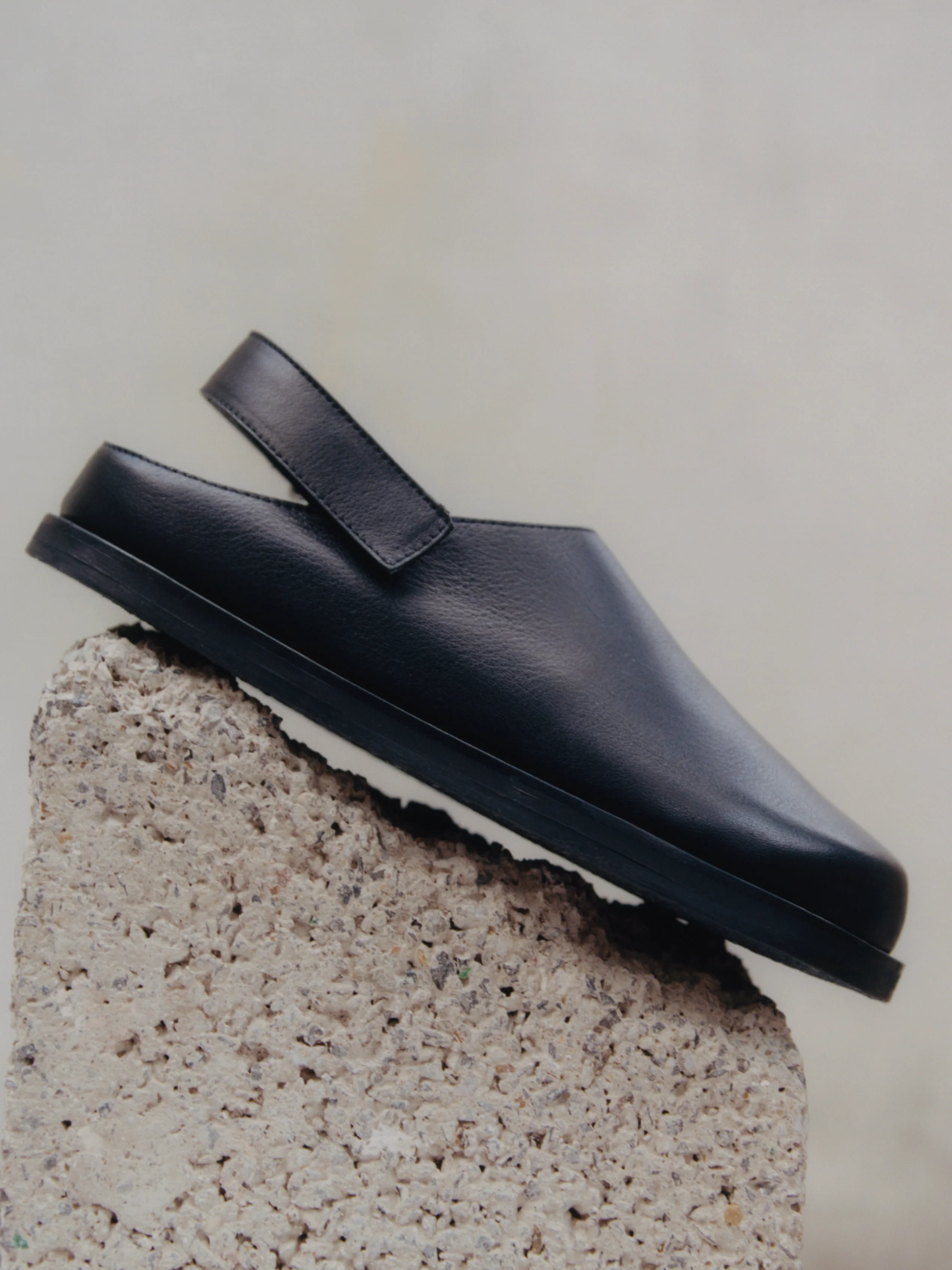 Men's Hardning Clog in Black - Image 7