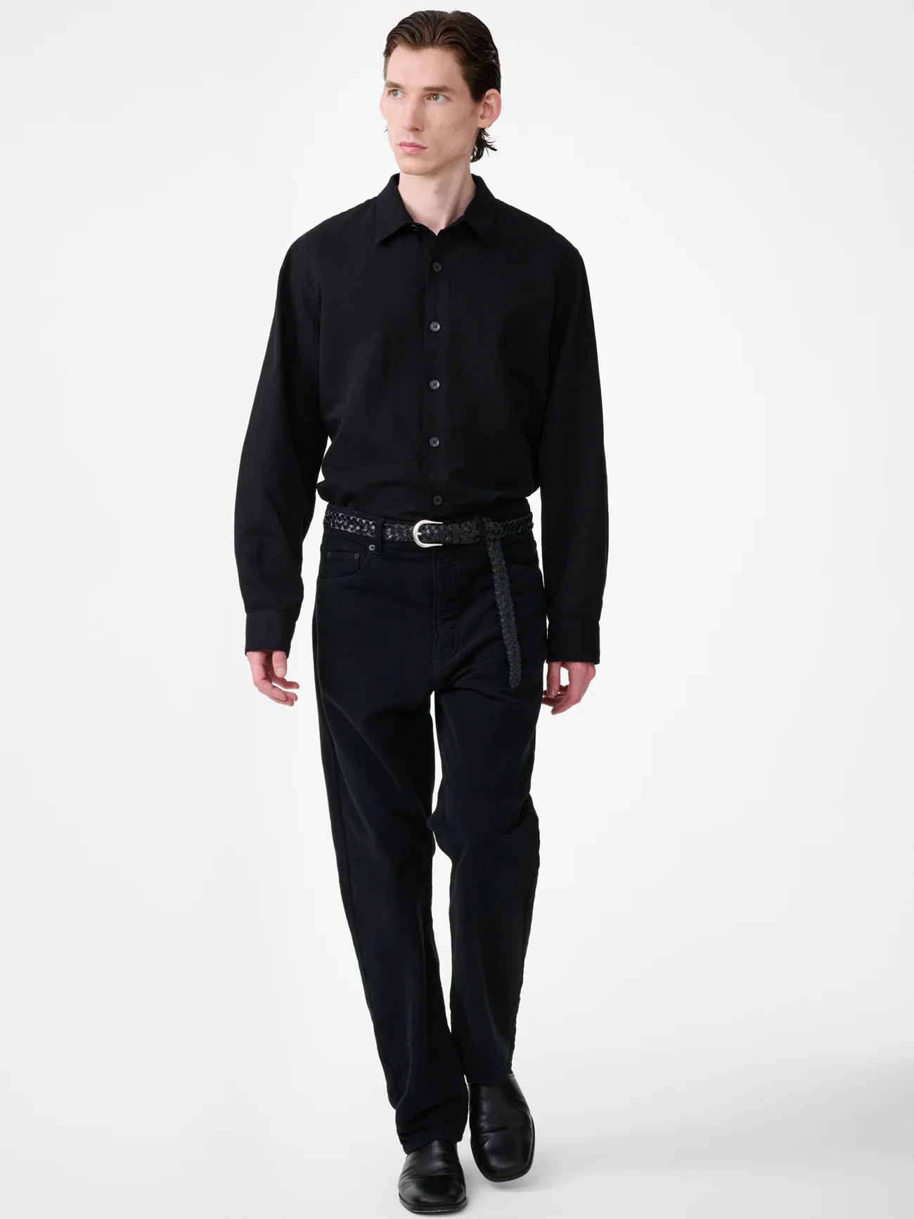 Hithe Linen Shirt in Black - Image 3