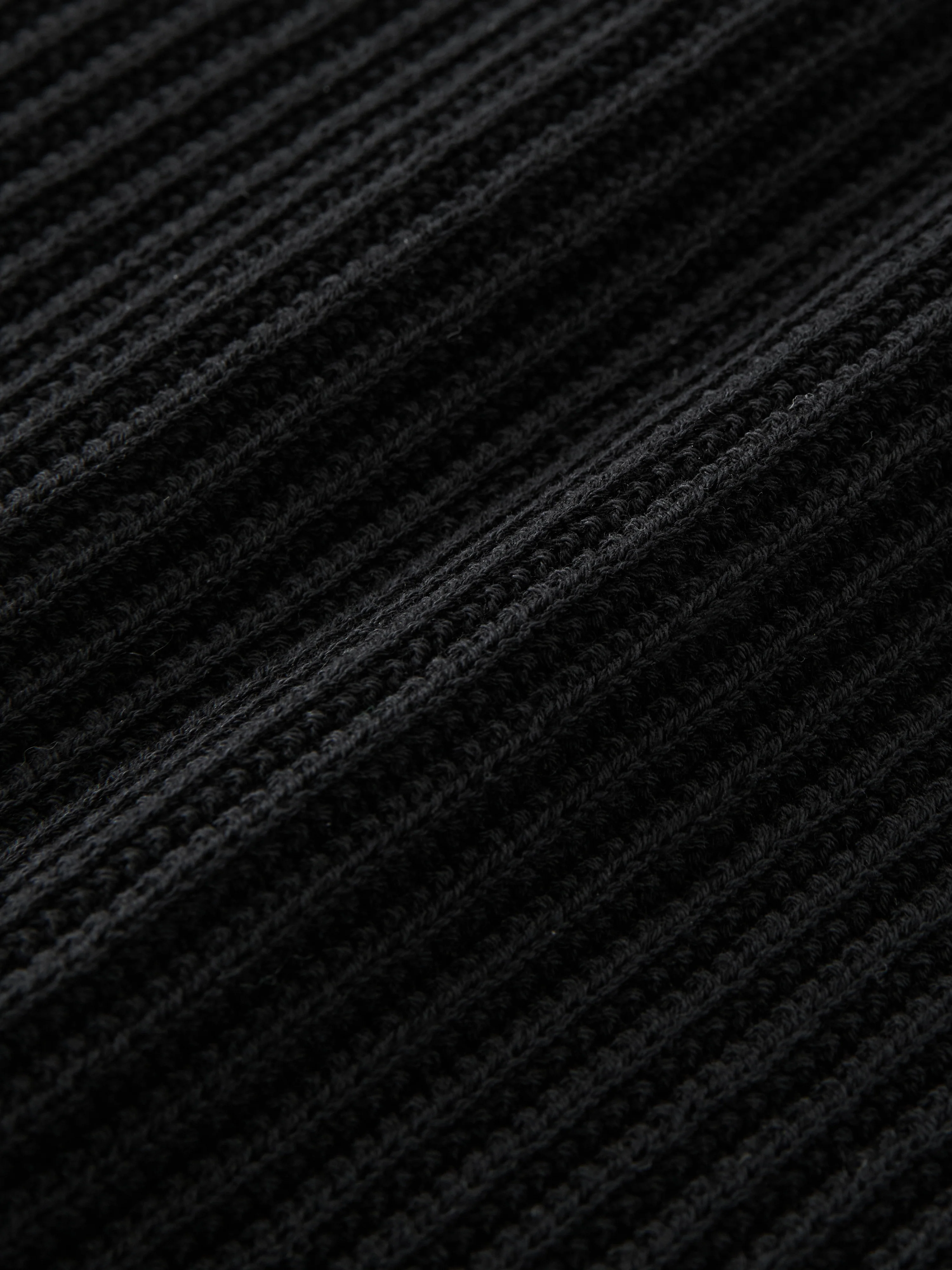 Isos Scarf in Black - Image 3