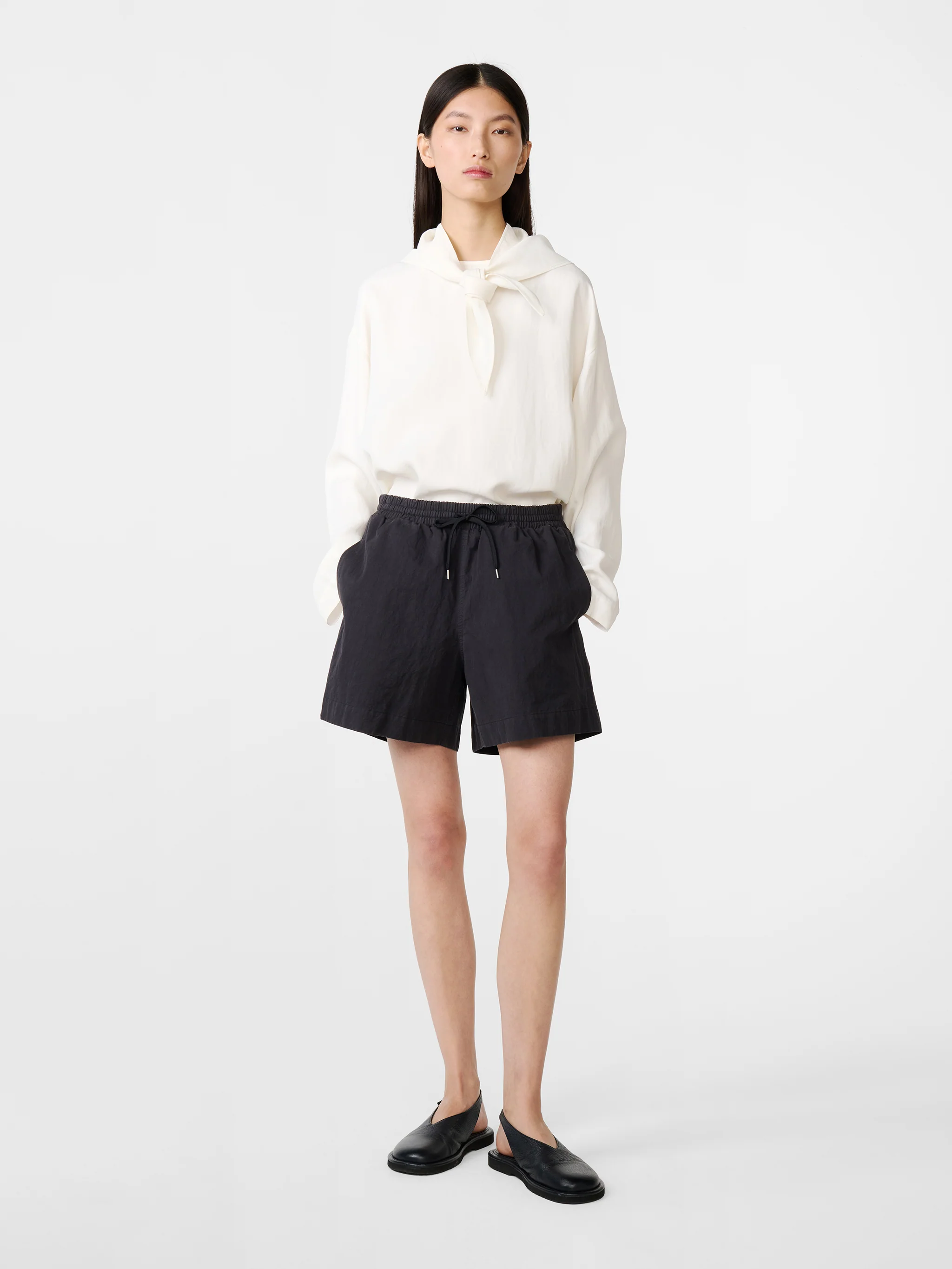 Karya Short in Dark Navy