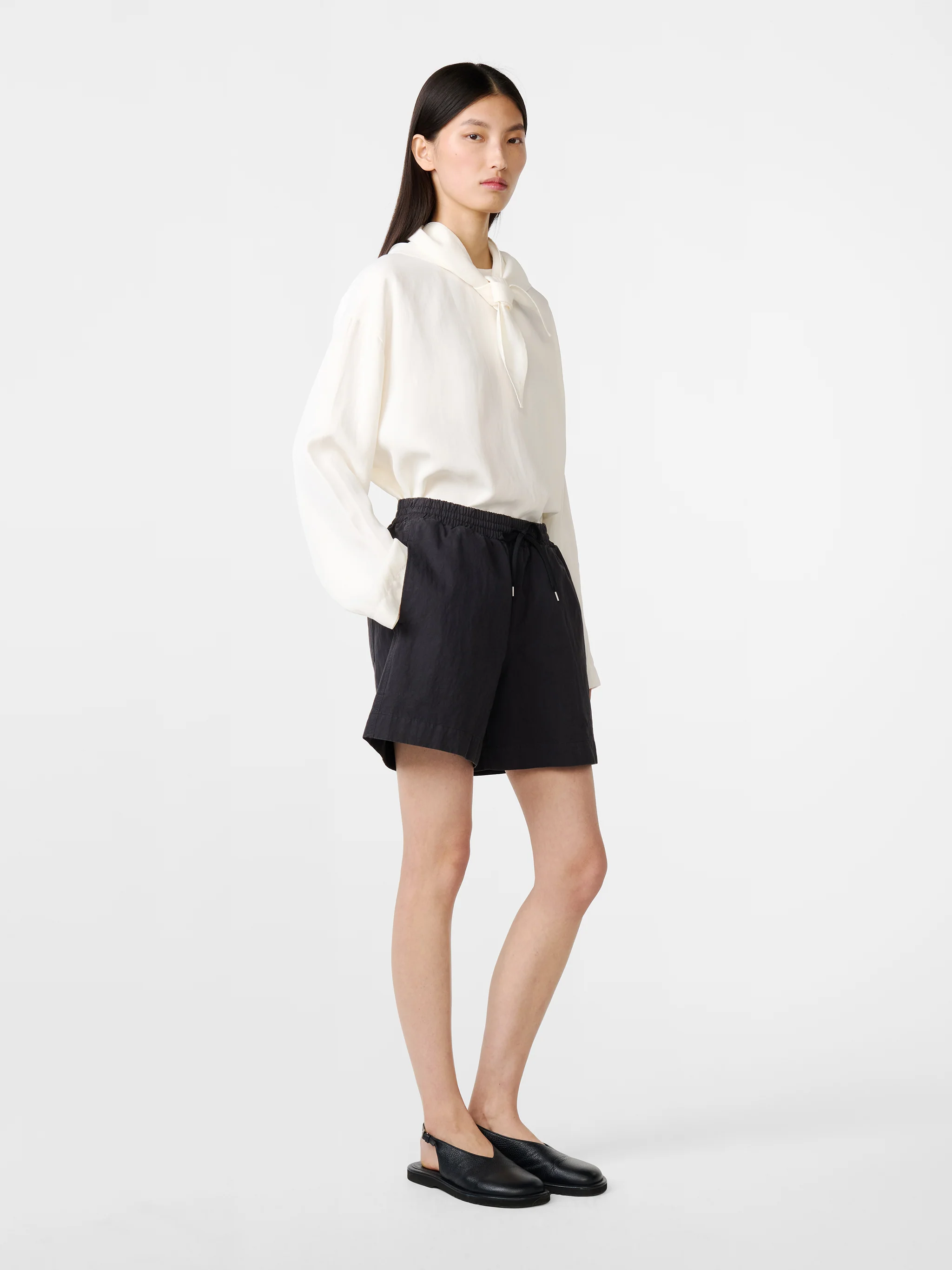 Karya Short in Dark Navy - Image 2