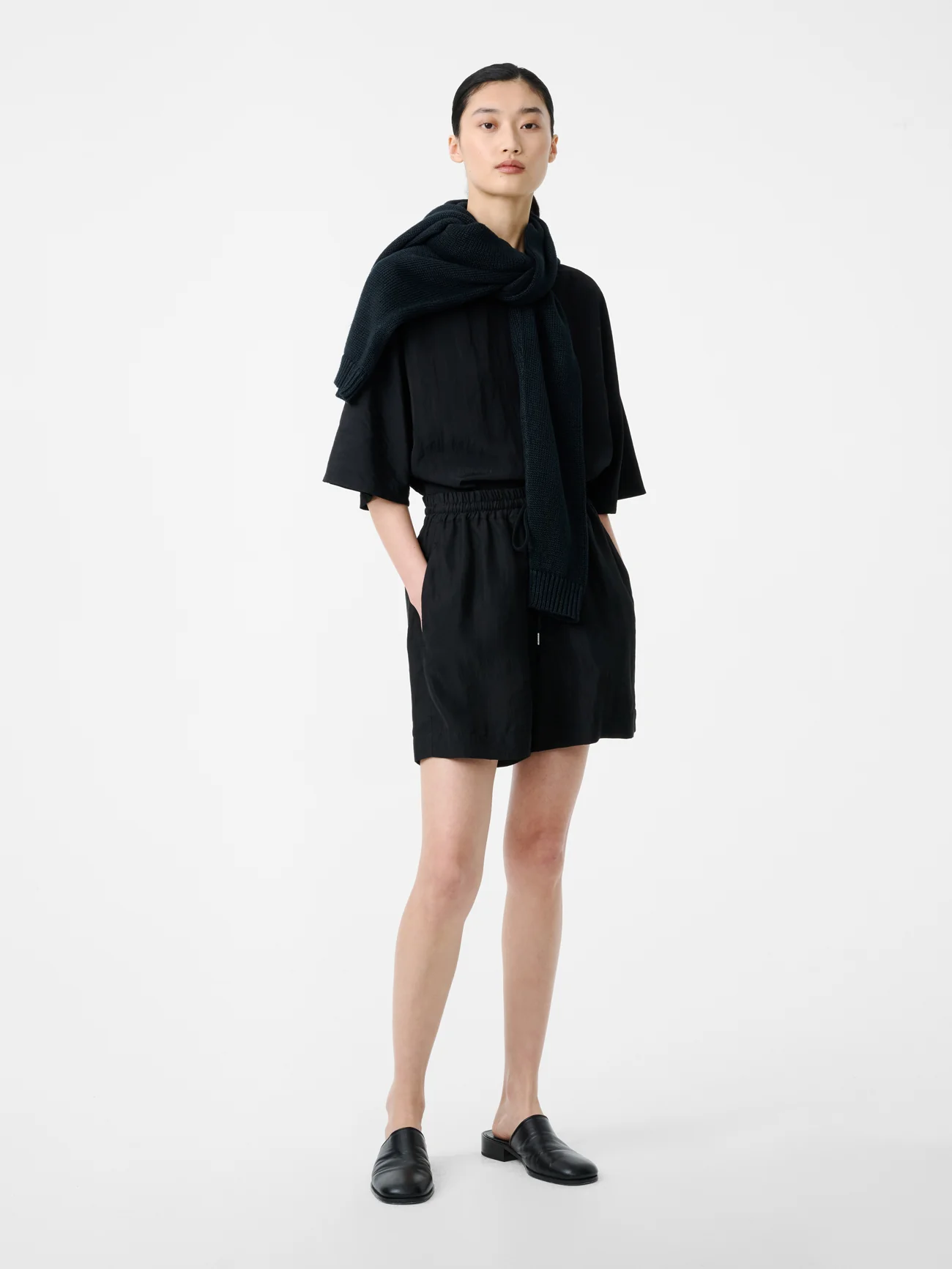 Karya Twill Short in Black