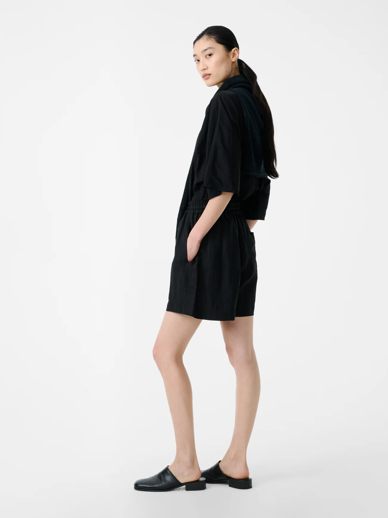 Karya Twill Short in Black - Image 3
