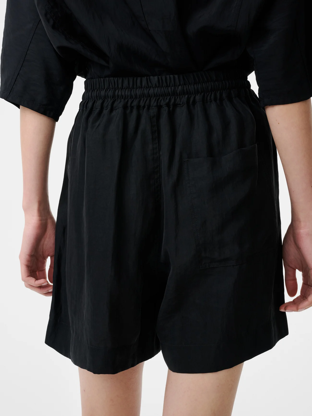 Karya Twill Short in Black - Image 7