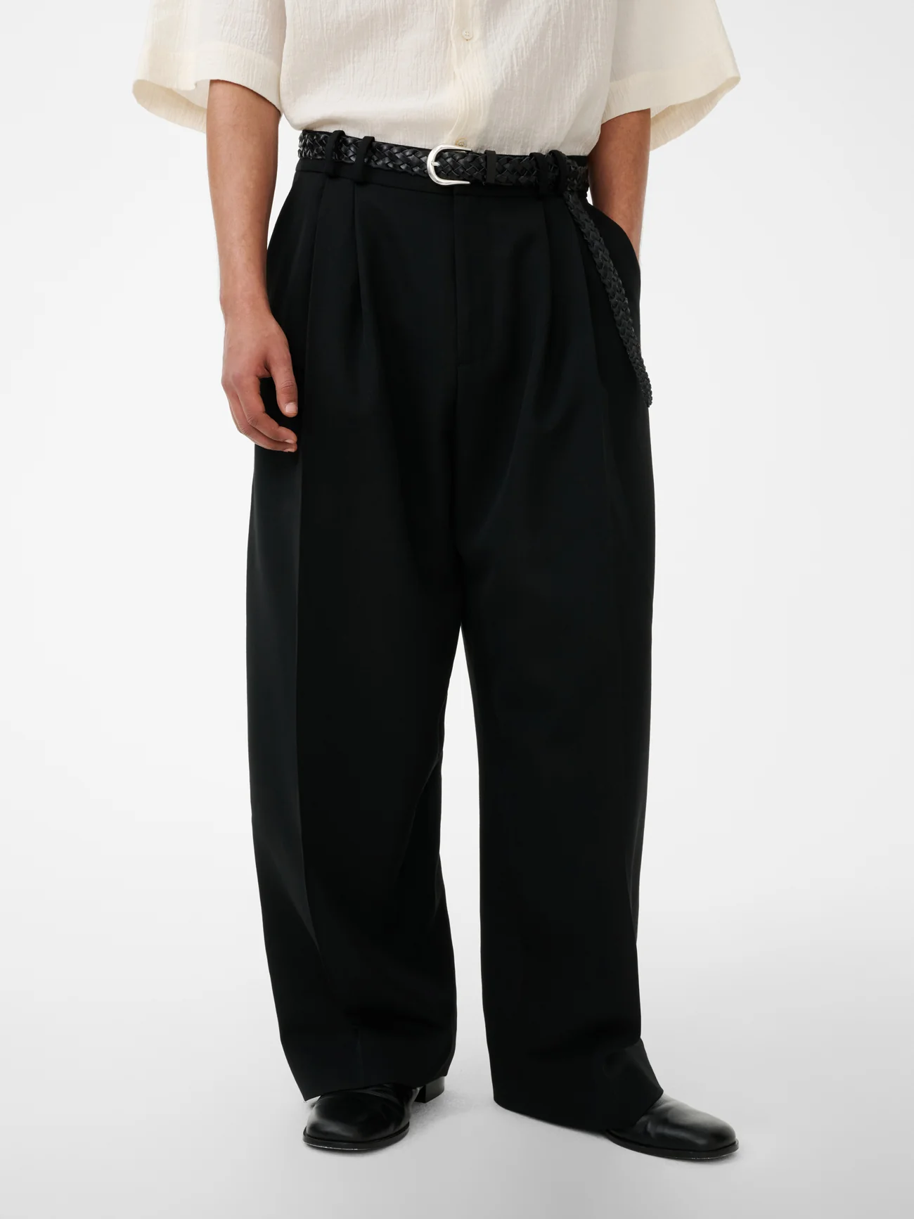 Line Tailored Pant in Black - Image 4
