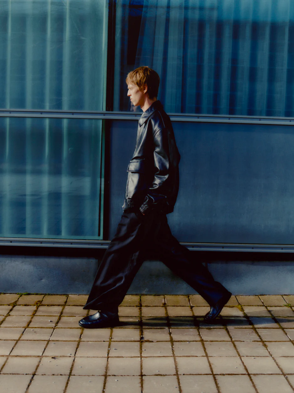 Line Tailored Pant in Black - Image 7