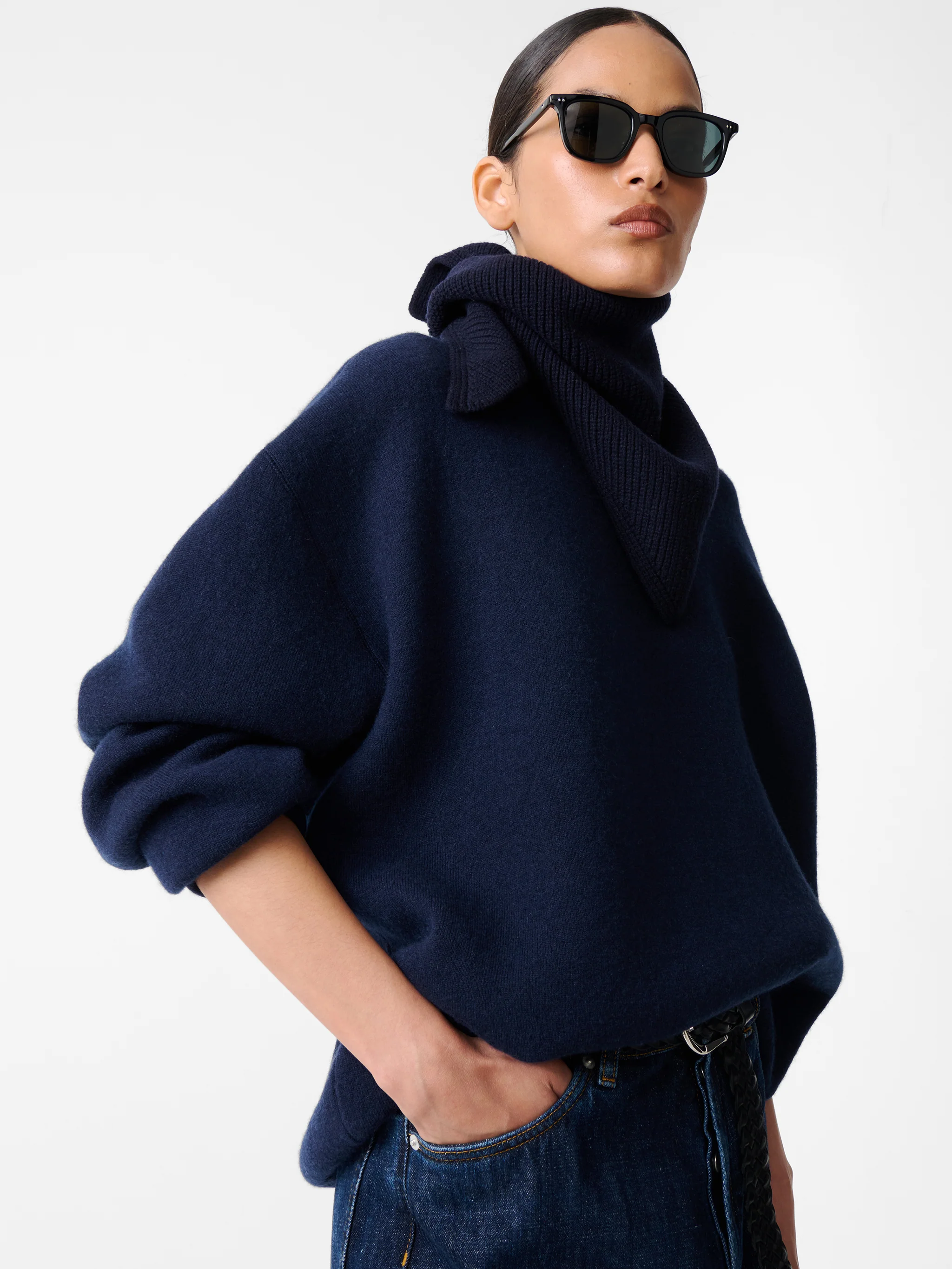 Moray Knit in Dark Navy - Image 3