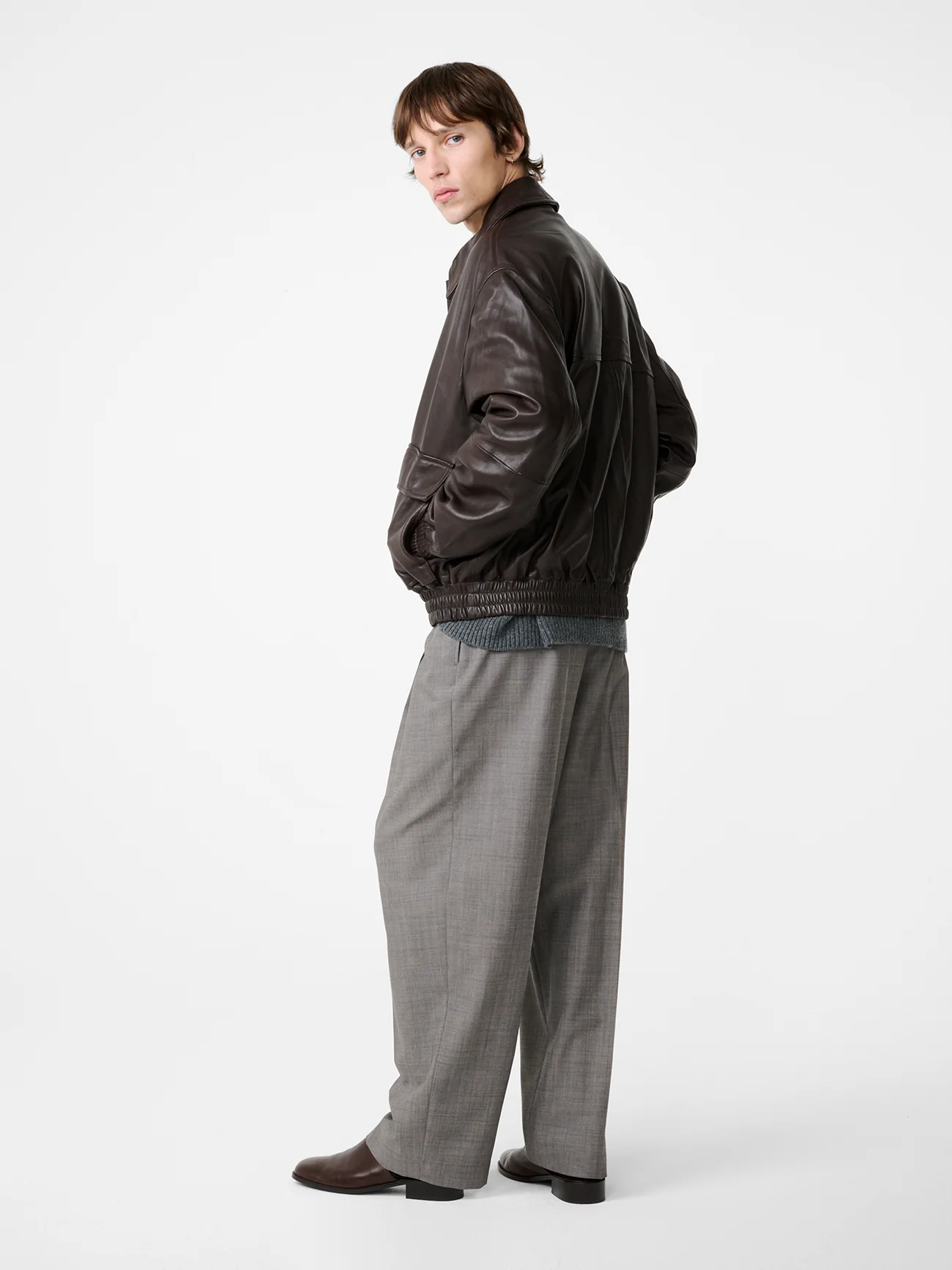 Noam Drawstring Pant in Warm Grey - Image 4