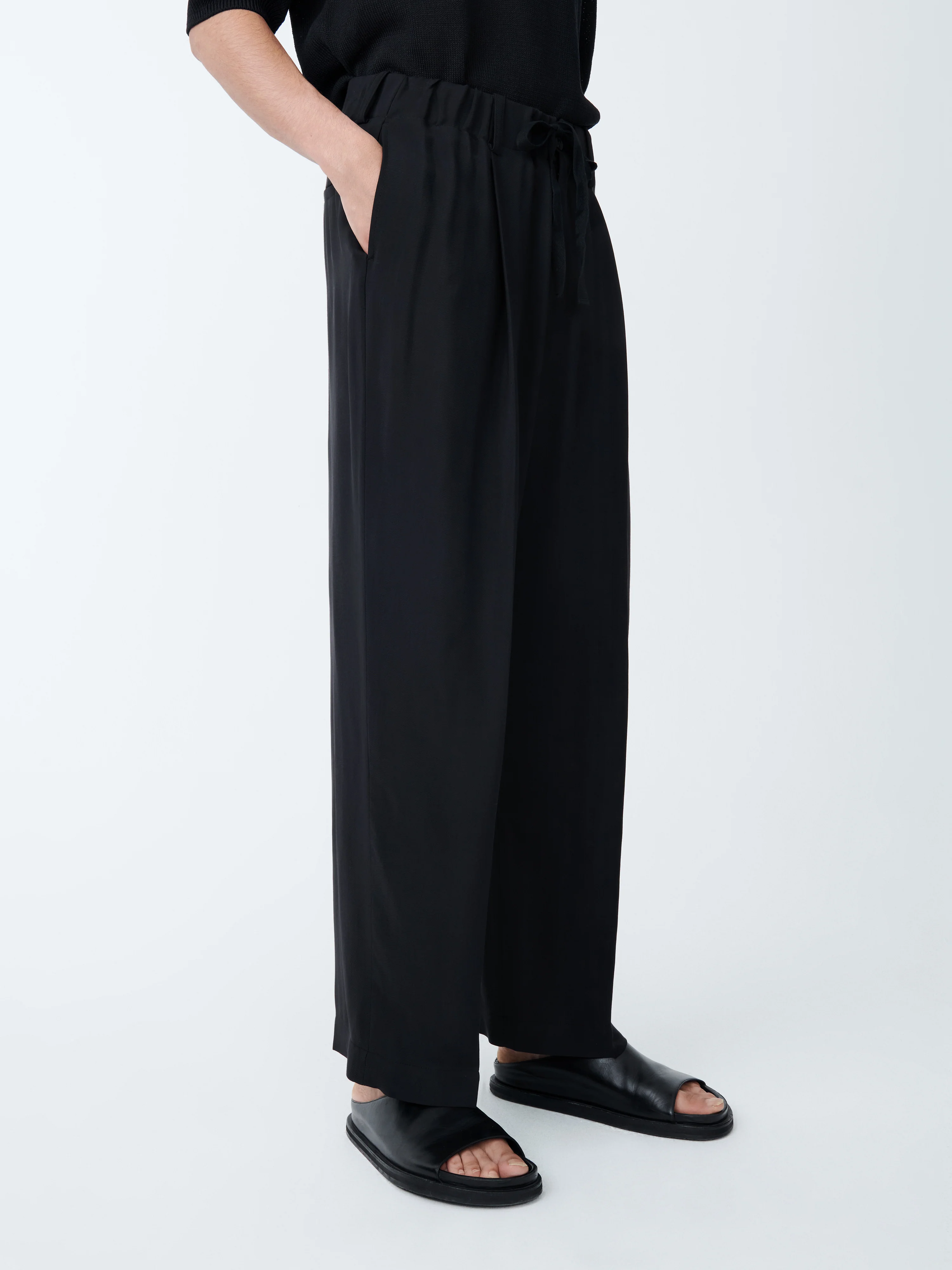 Noam Pant in Darkest Navy - Image 5