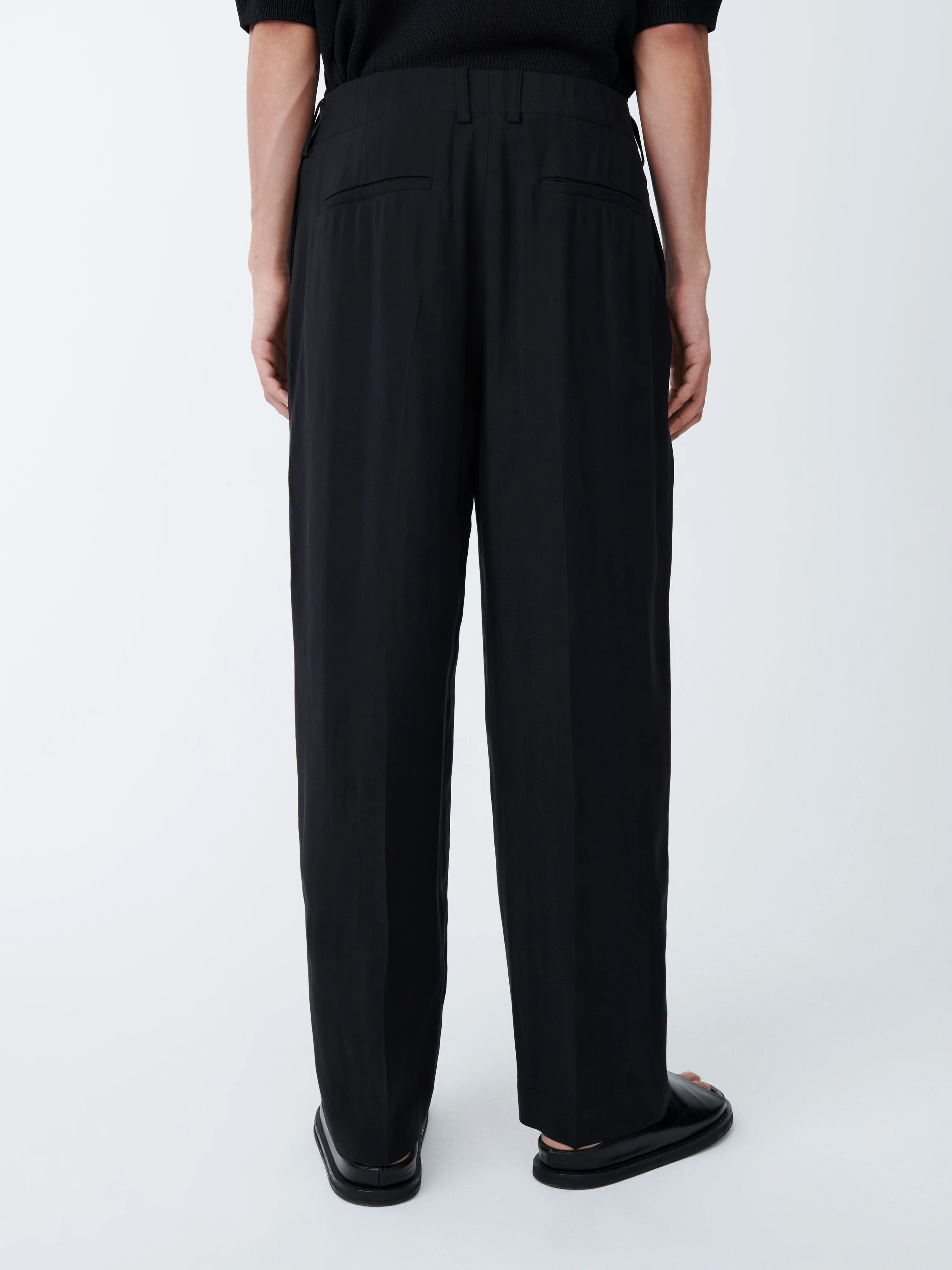 Noam Pant in Darkest Navy - Image 7