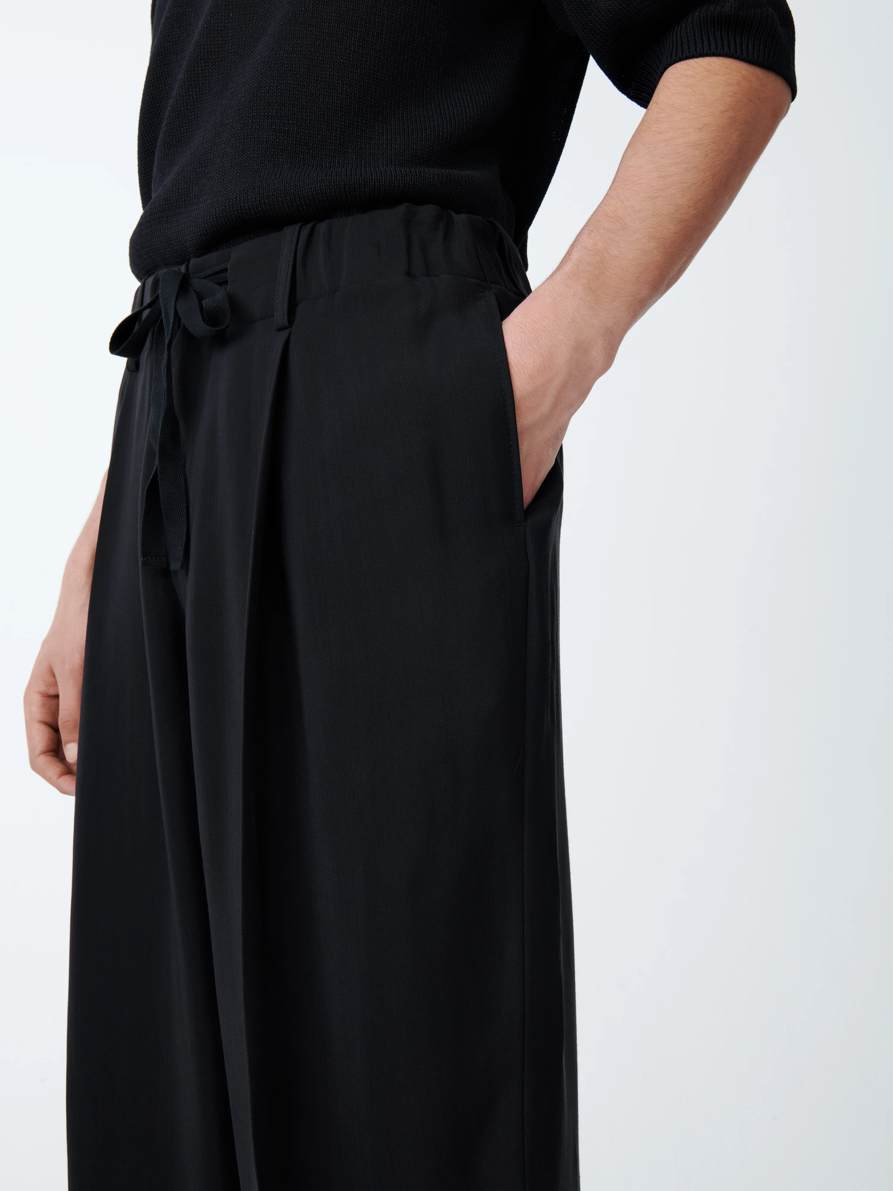 Noam Pant in Darkest Navy - Image 8
