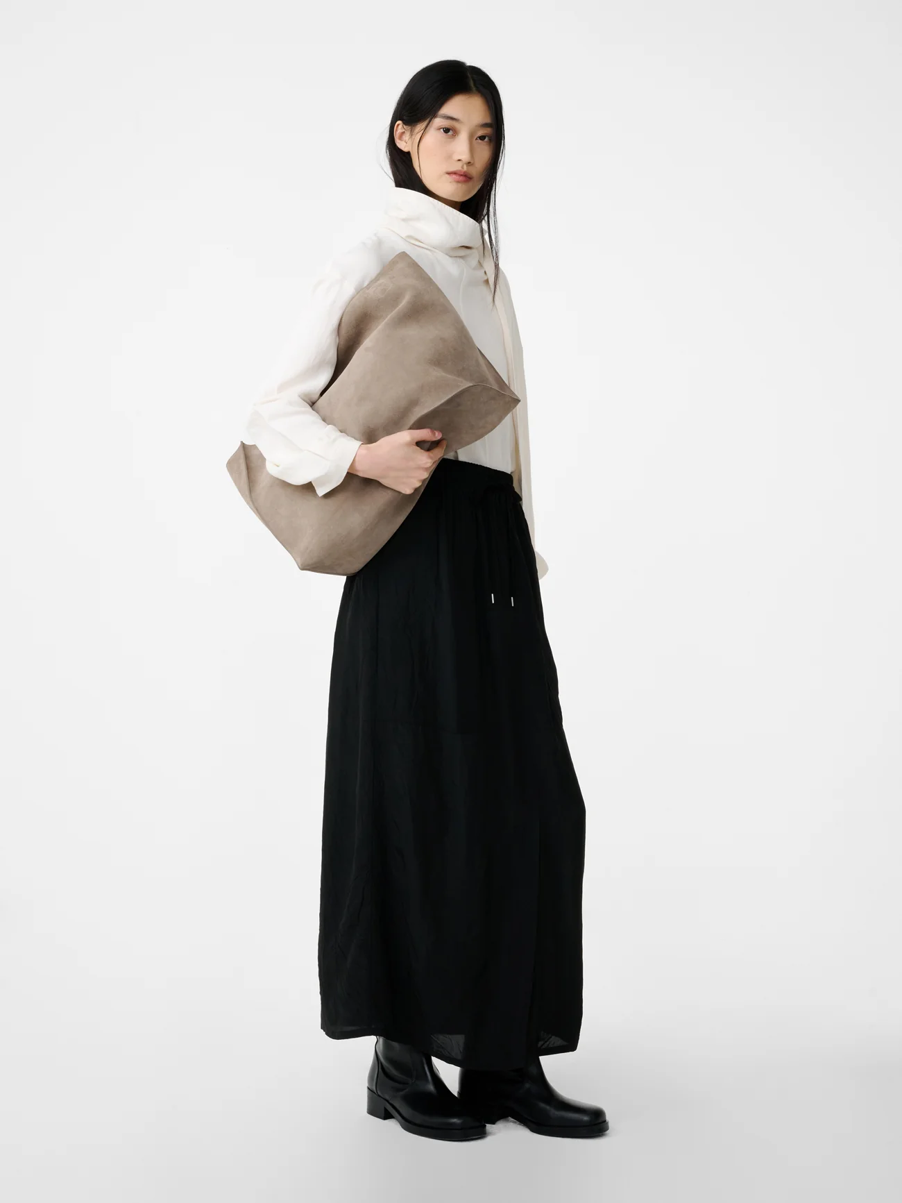 Oates Skirt in Darkest Black - Image 2