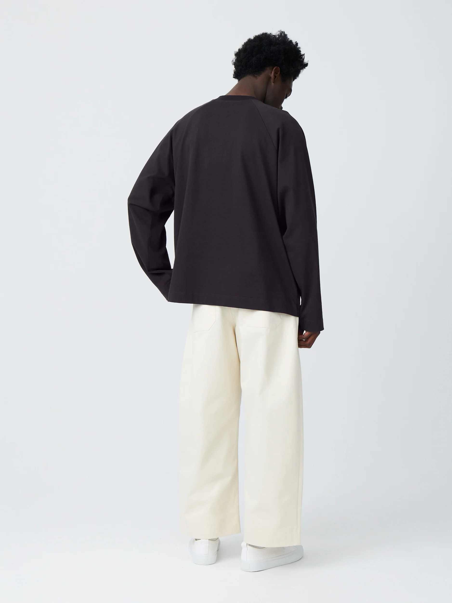 Platt T-Shirt in Black Grape - Image 4