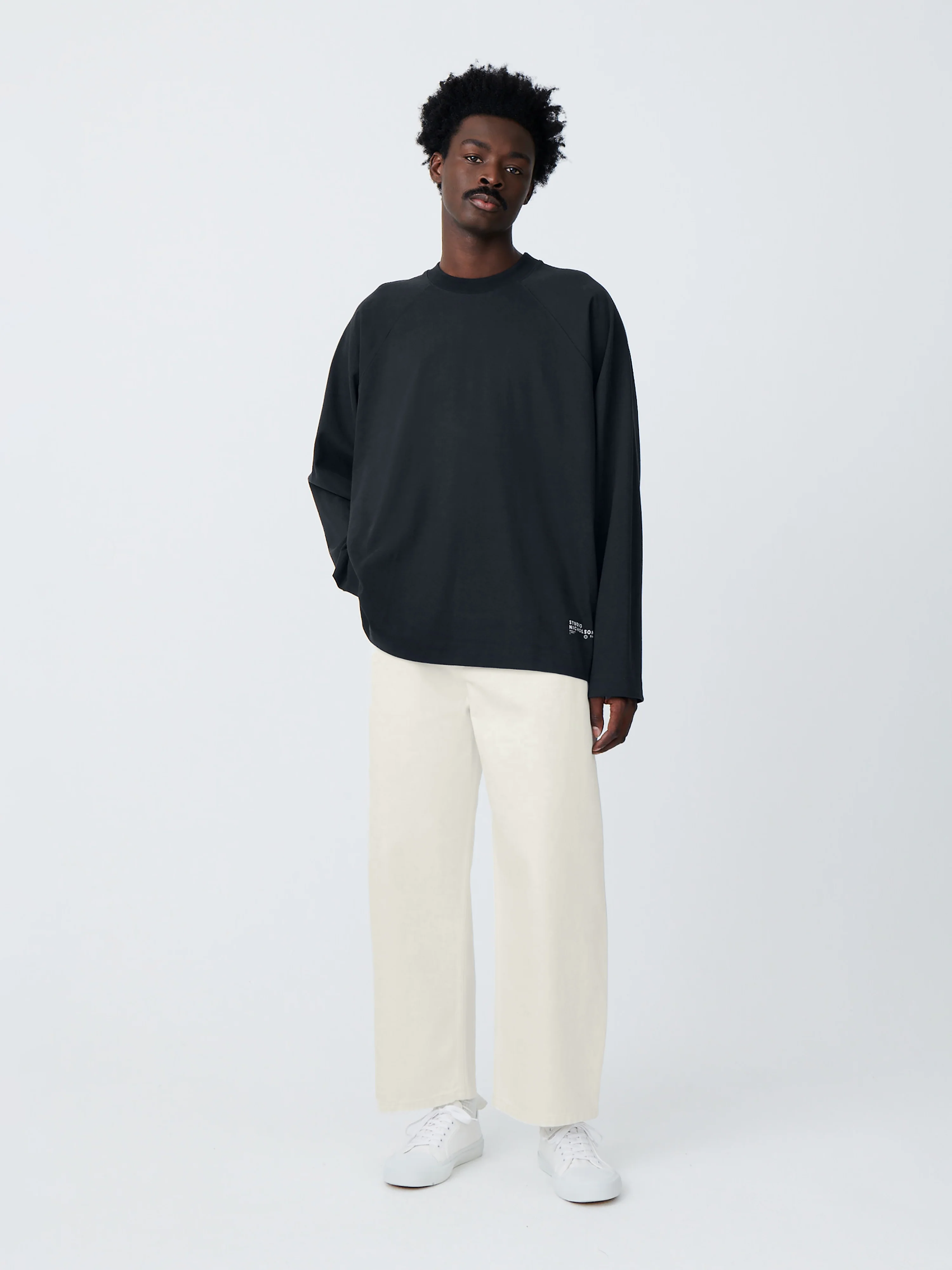 Platt T-Shirt in Darkest Navy - Image 3