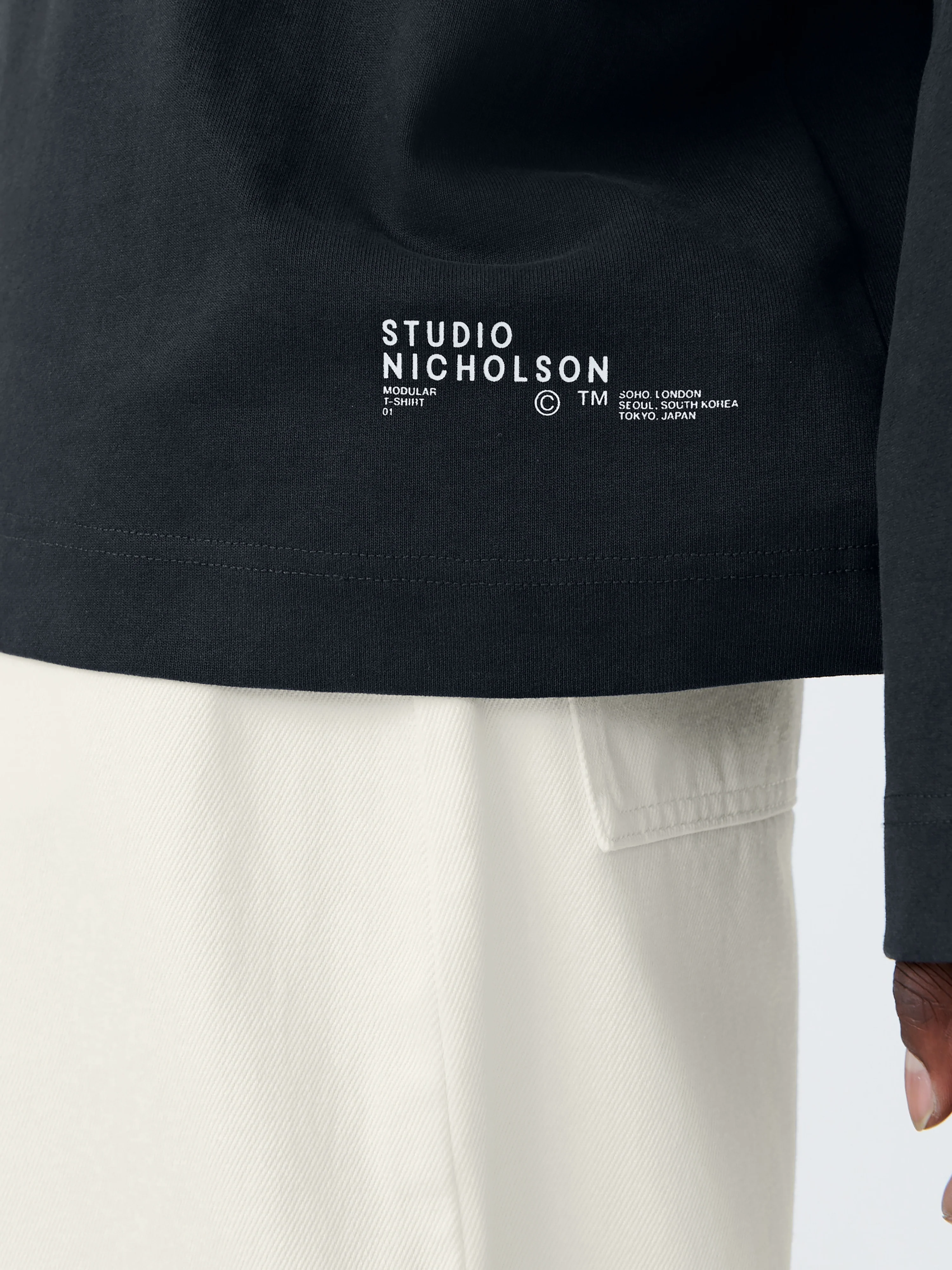 Platt T-Shirt in Darkest Navy - Image 5