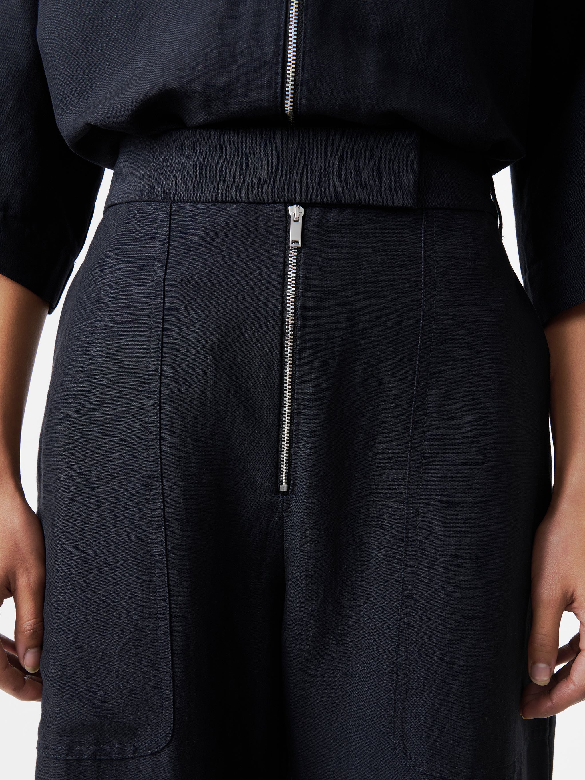 Pravin Linen Pant in Darkest Navy - Image 6