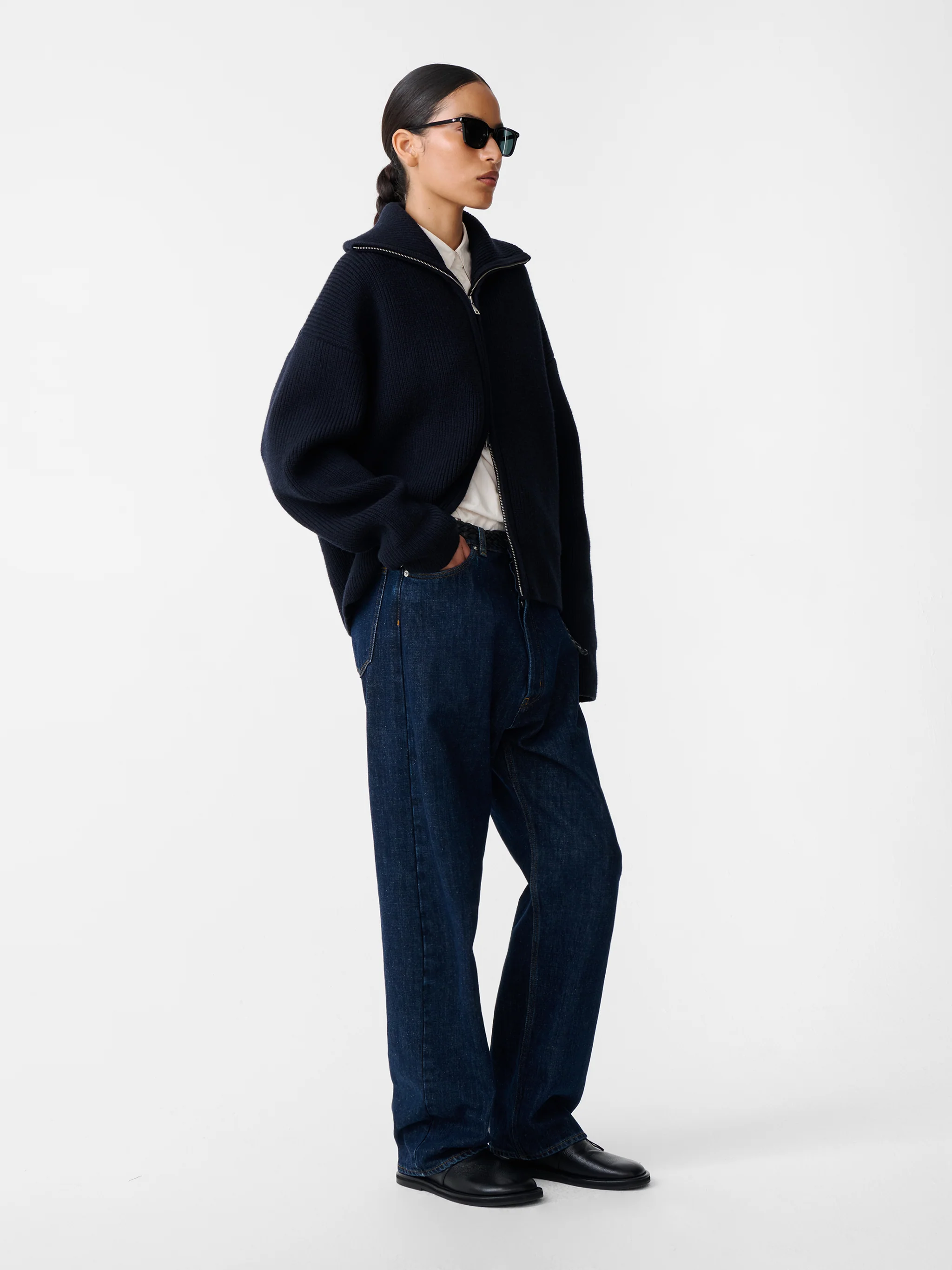 Sandos Knit in Darkest Navy - Image 3
