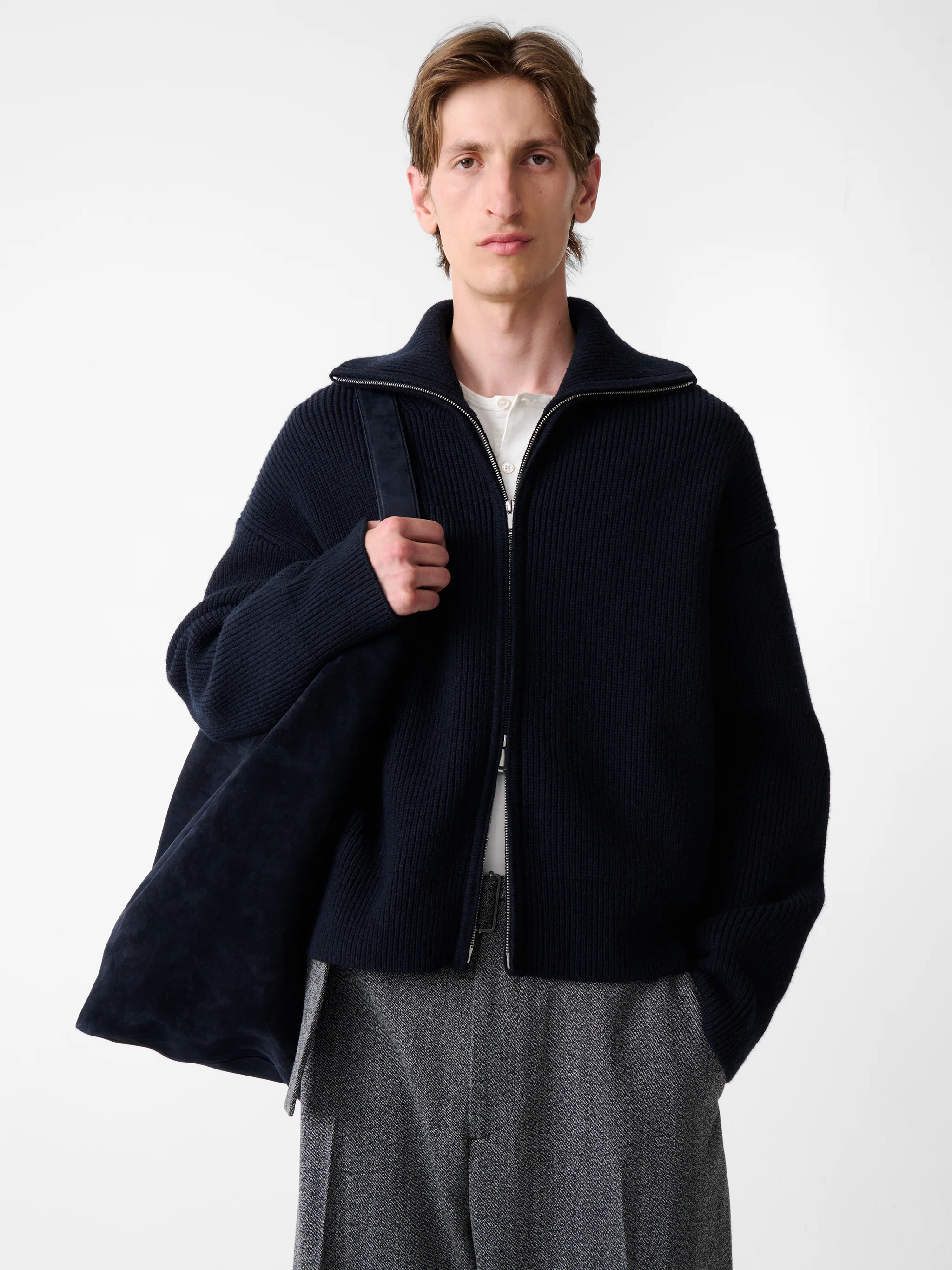 Sandos Knit in Darkest Navy - Image 4