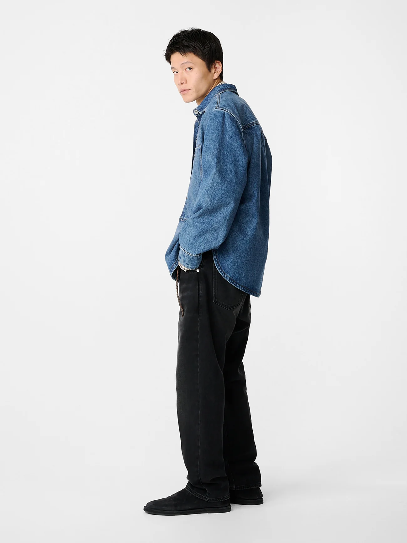 Saxon Denim Shirt in Worn Wash Indigo - Image 3
