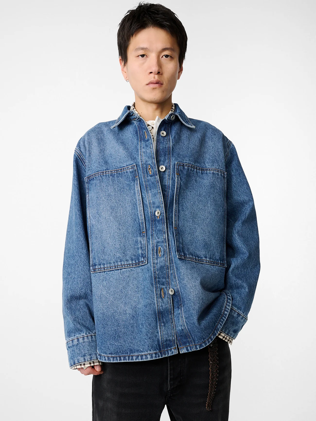 Saxon Denim Shirt in Worn Wash Indigo - Image 4