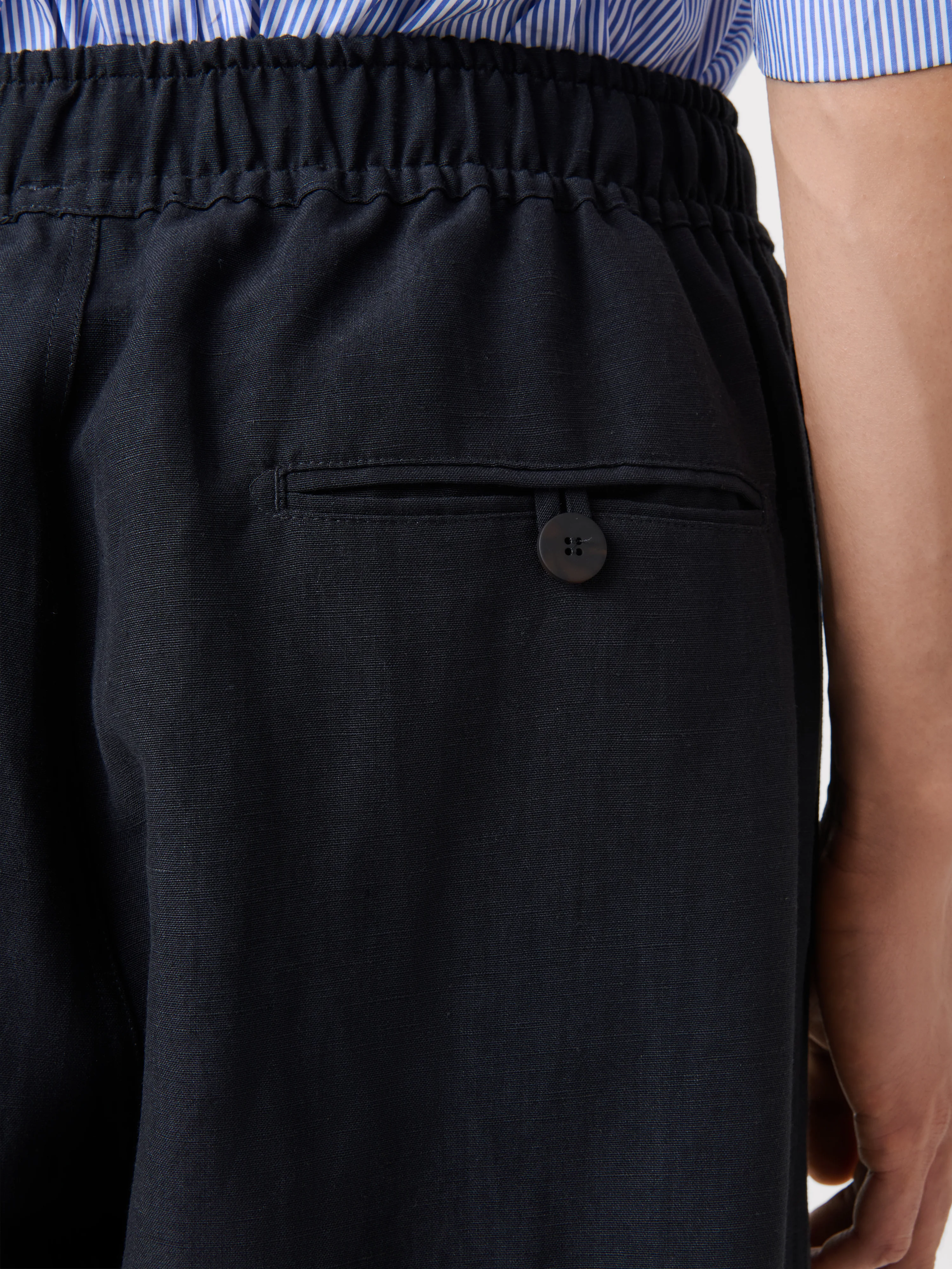 Sonny Drawstring Pant in Darkest Navy - Image 7