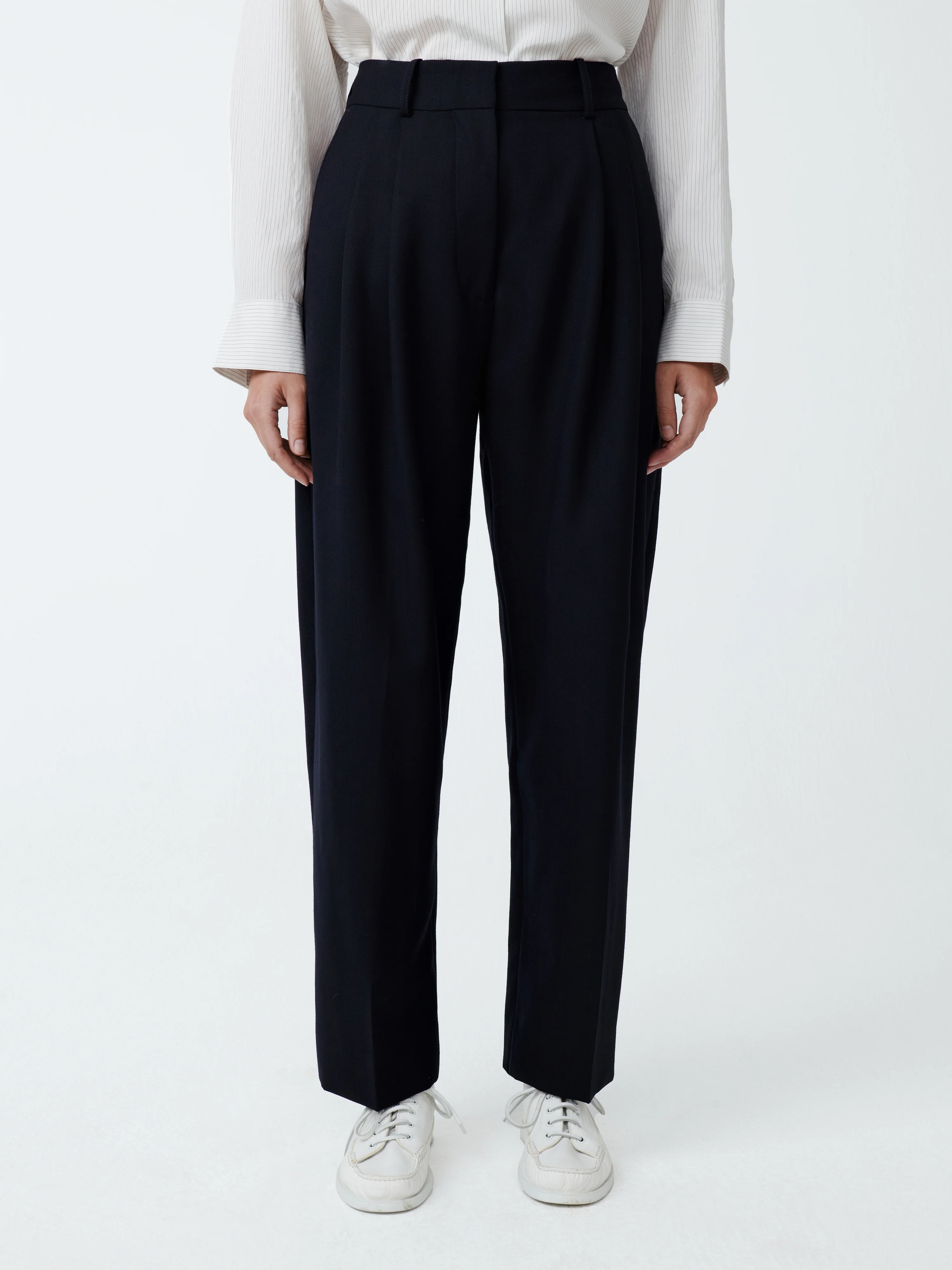 Sperro Tropical Wool Pant in Darkest Navy - Image 3