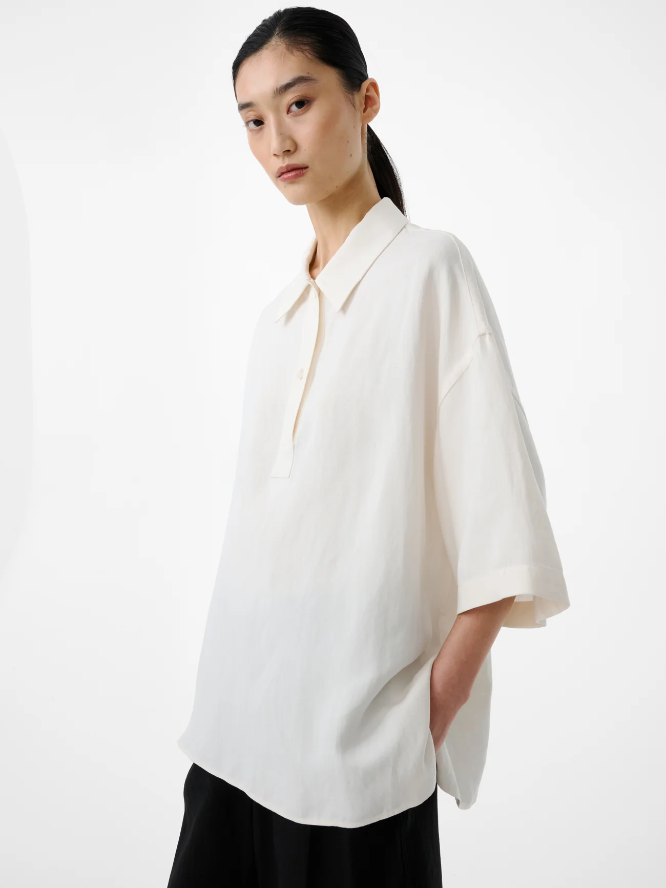 Toulon Short Sleeve Linen Polo in Chalk - Image 2
