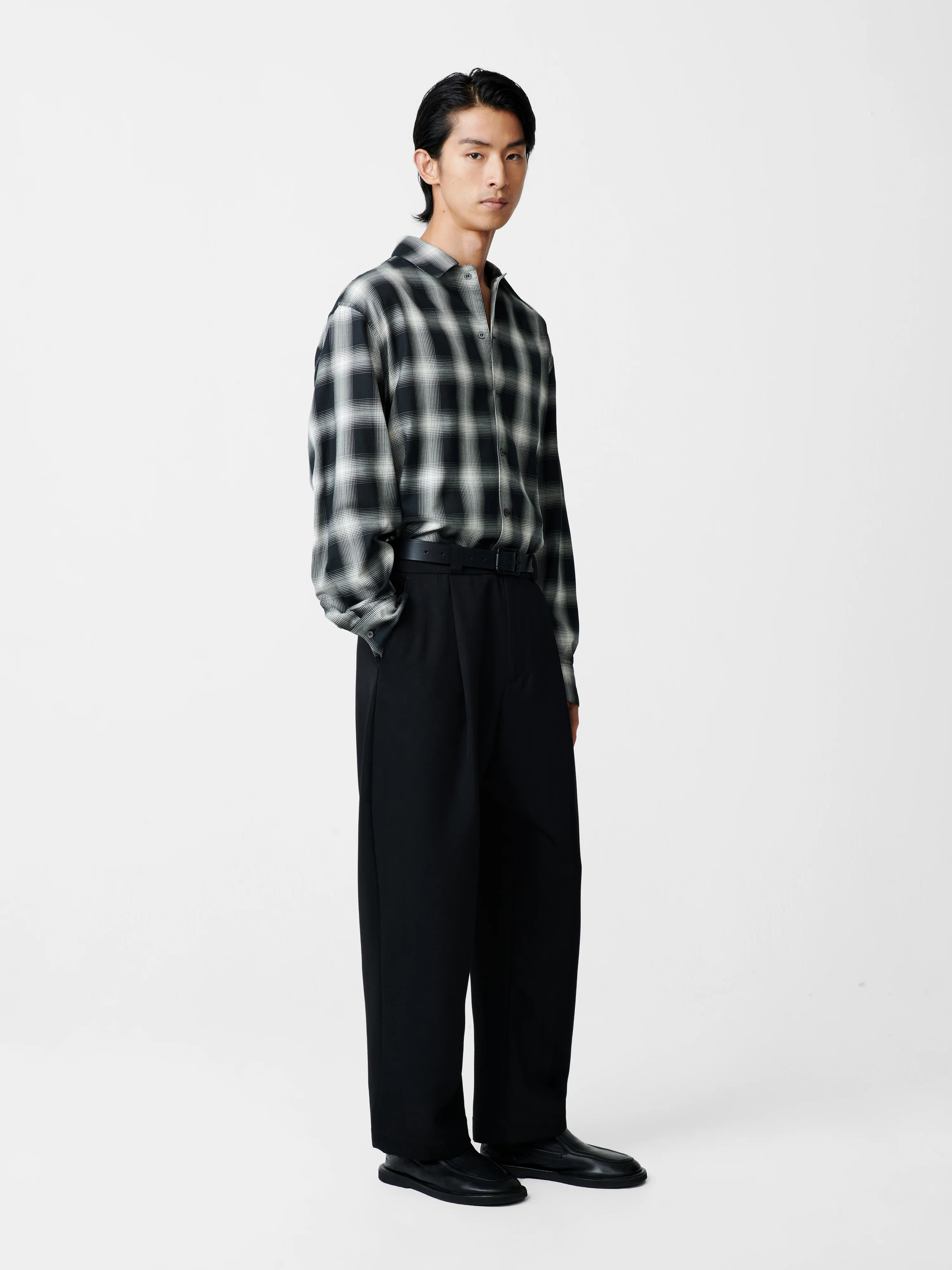 Tuck Pleated Pant in Black - Image 2