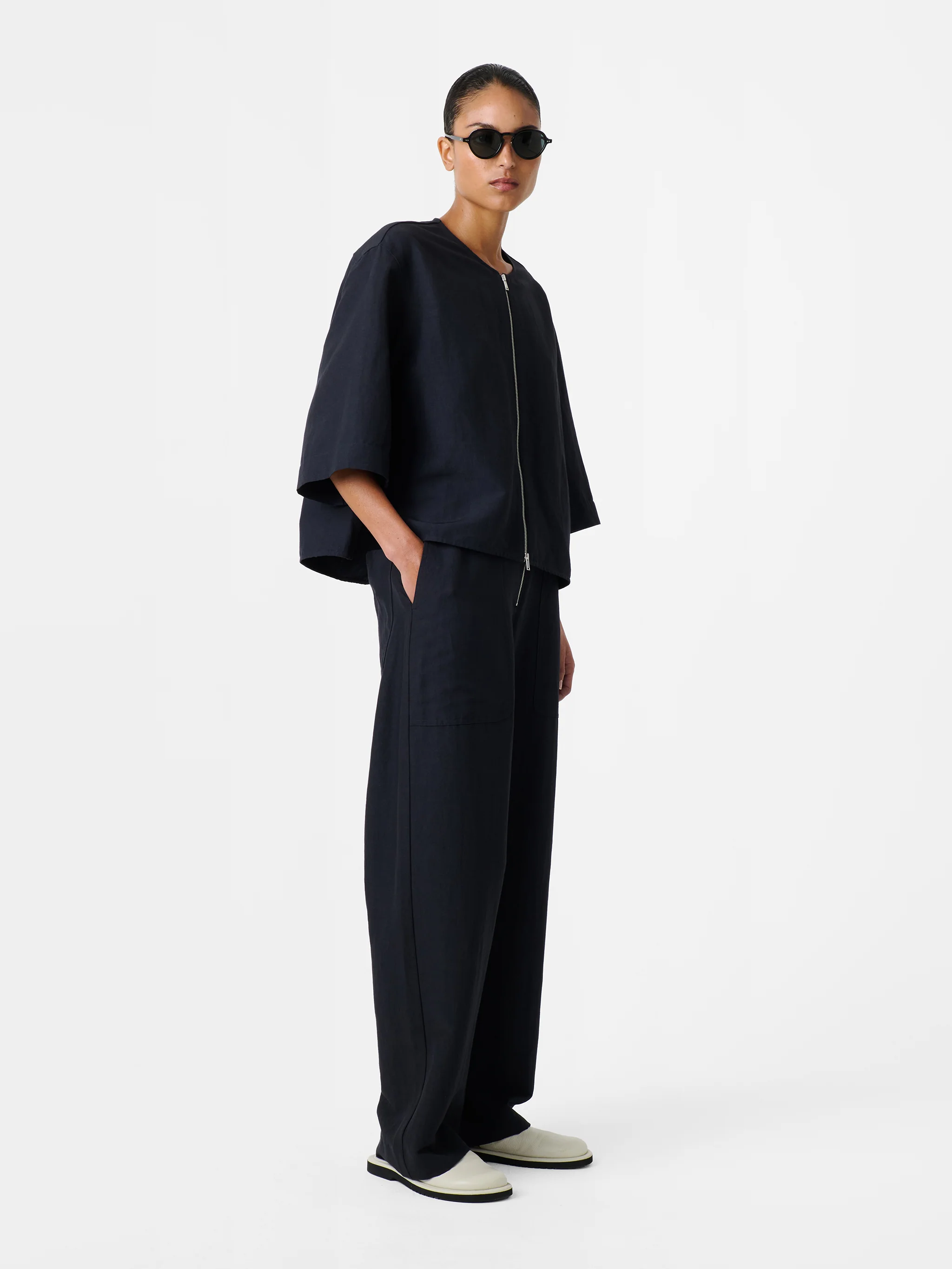 Tuttle Shirt in Darkest Navy - Image 4