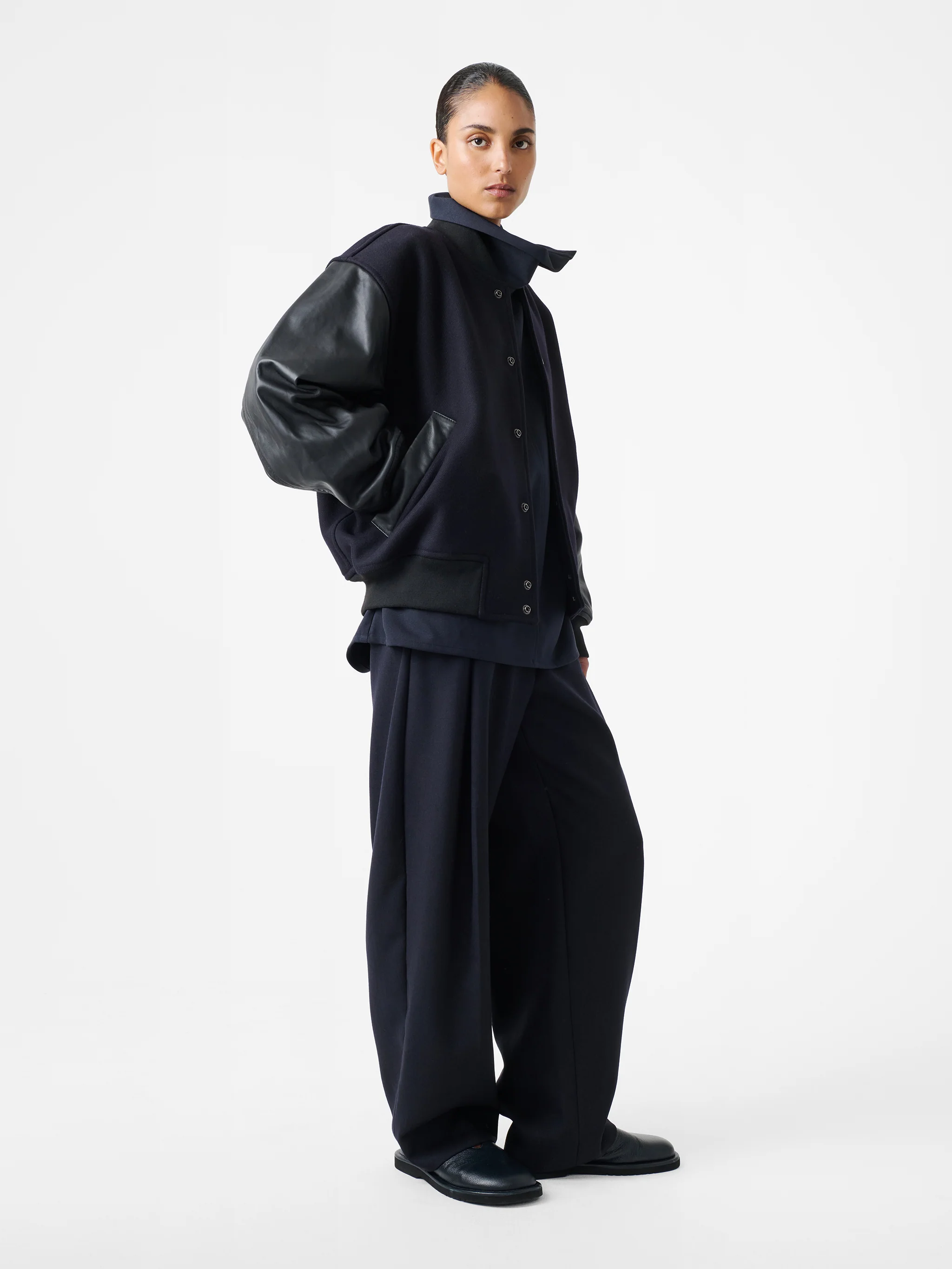 Vai Tropical Wool Pant in Darkest Navy - Image 2