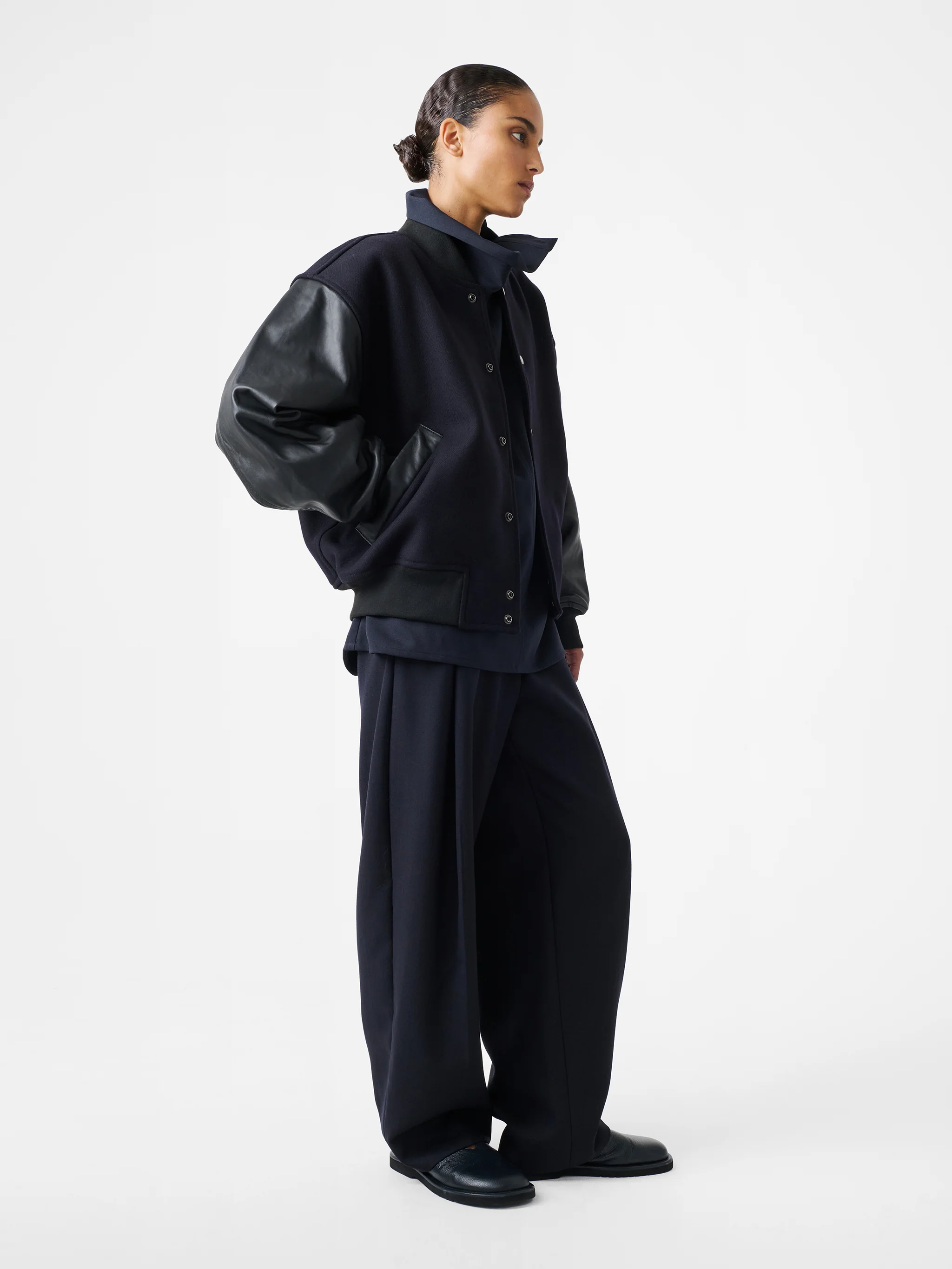 Vai Tropical Wool Pant in Darkest Navy - Image 3
